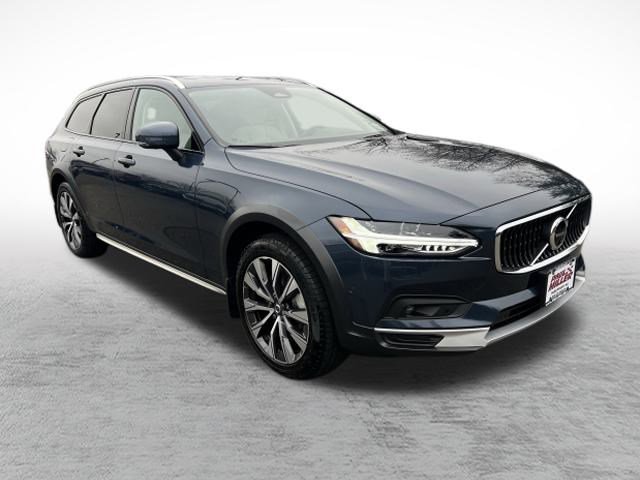 2025 Volvo V90 Cross Country B6 photo 3