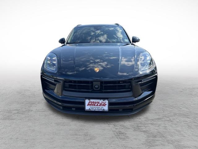 2024 Porsche Macan Base photo 2