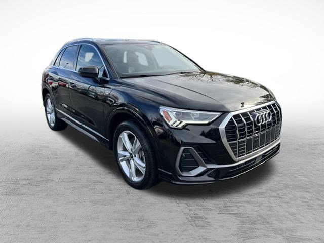 2023 Audi Q3 S line Premium Plus photo 3