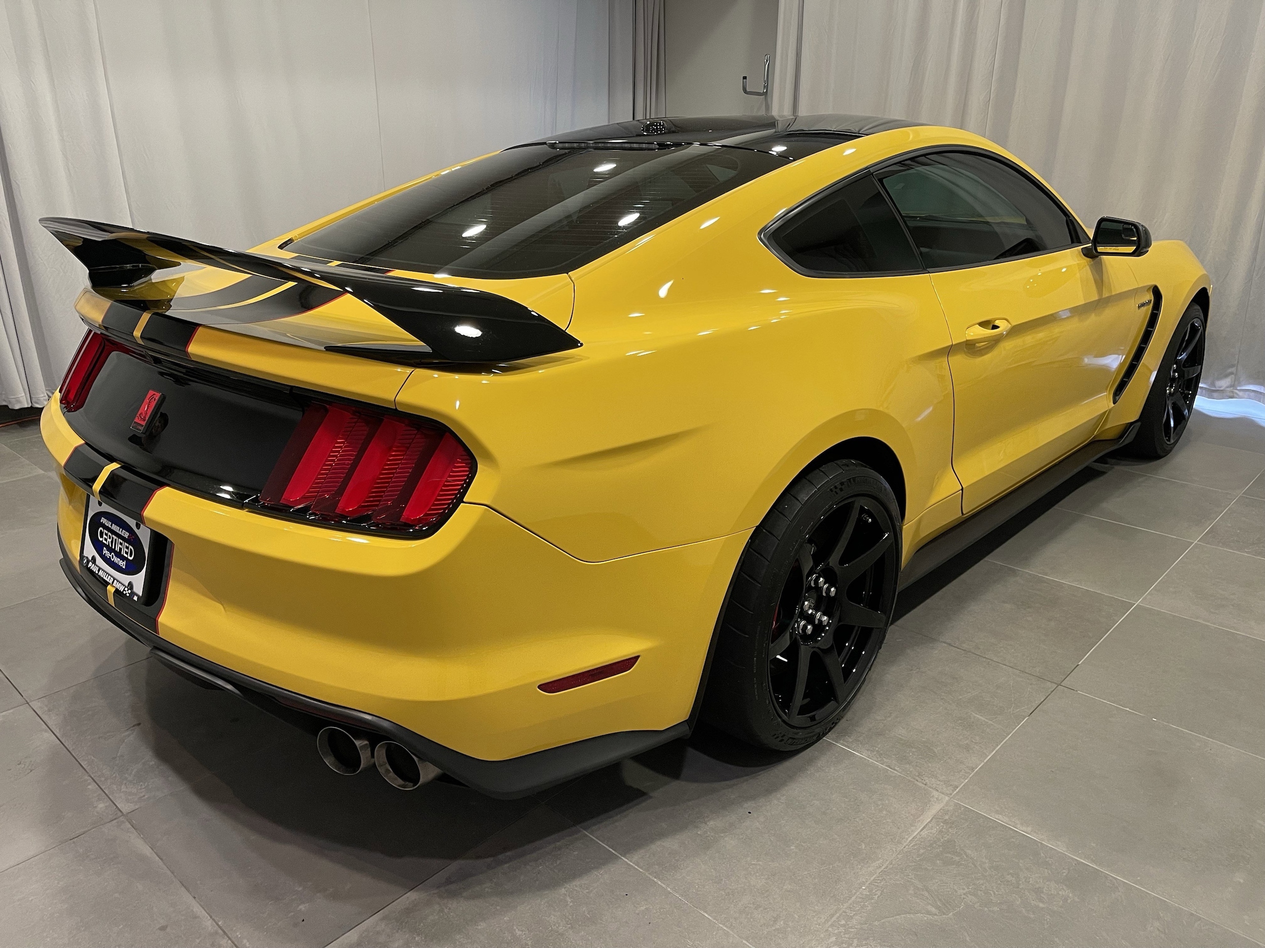 2017 Ford Mustang Shelby GT350 - Photo 6