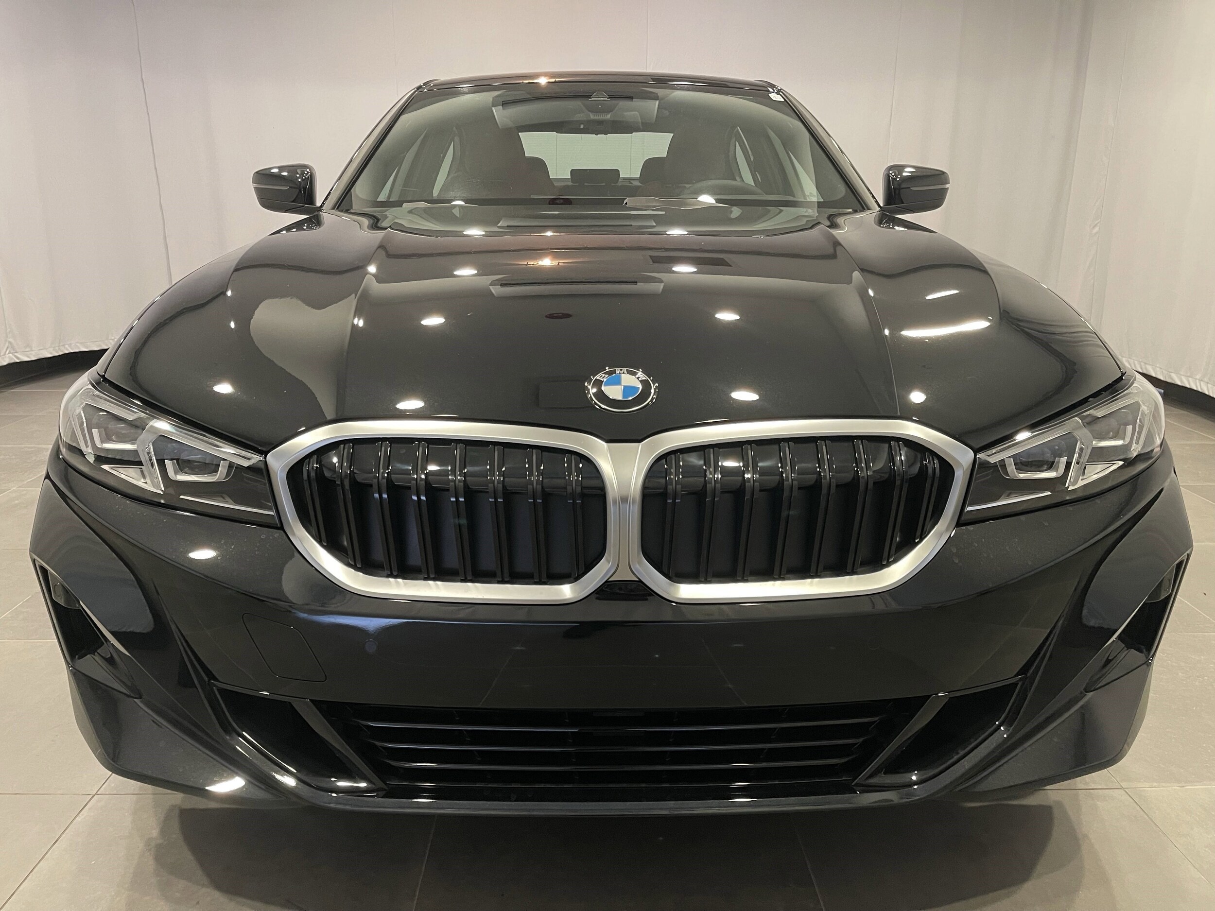 2025 Bmw 330i xDrive Sedan photo 2