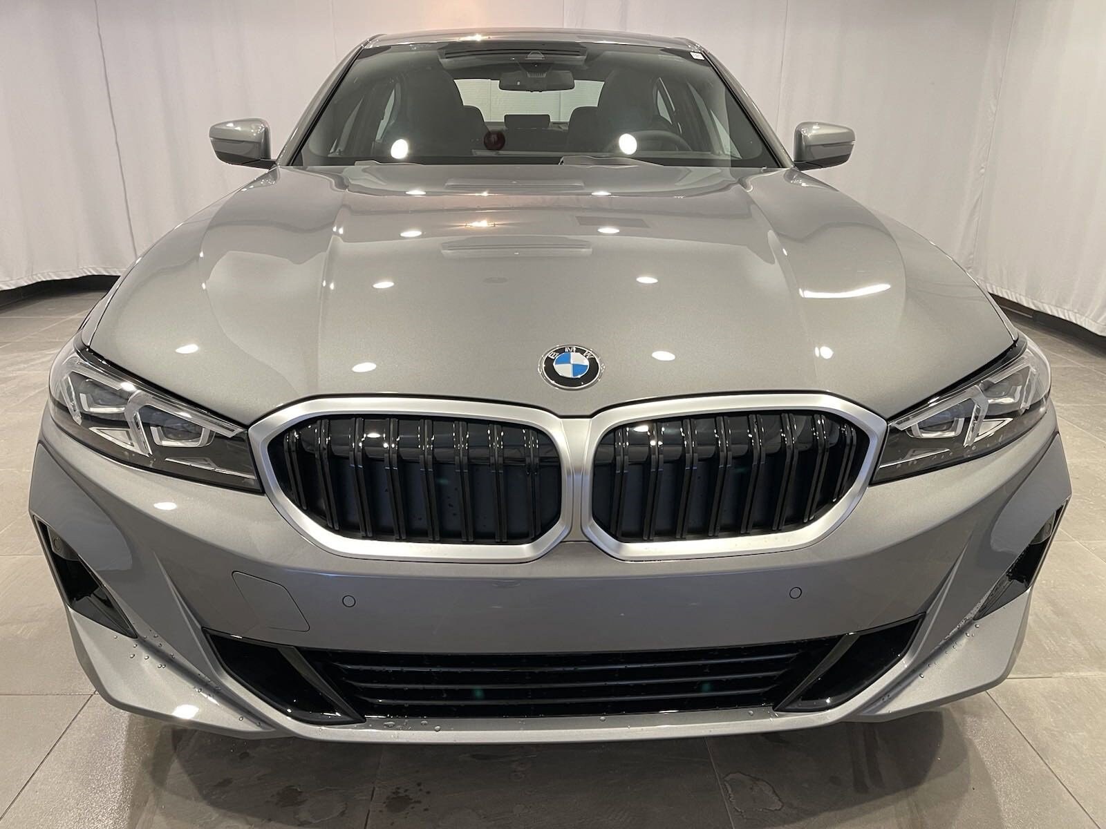 2025 Bmw 330i xDrive photo 2