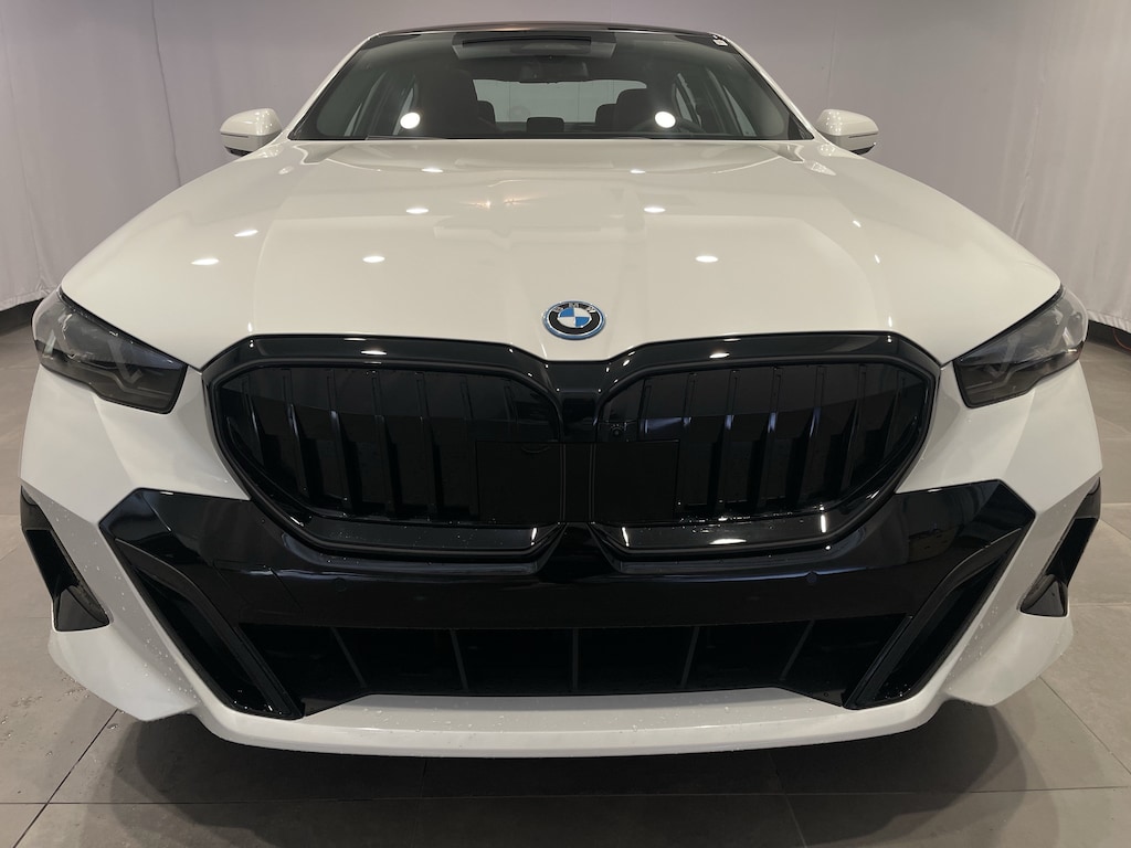 New 2027 BMW 550e xDrive Sedan