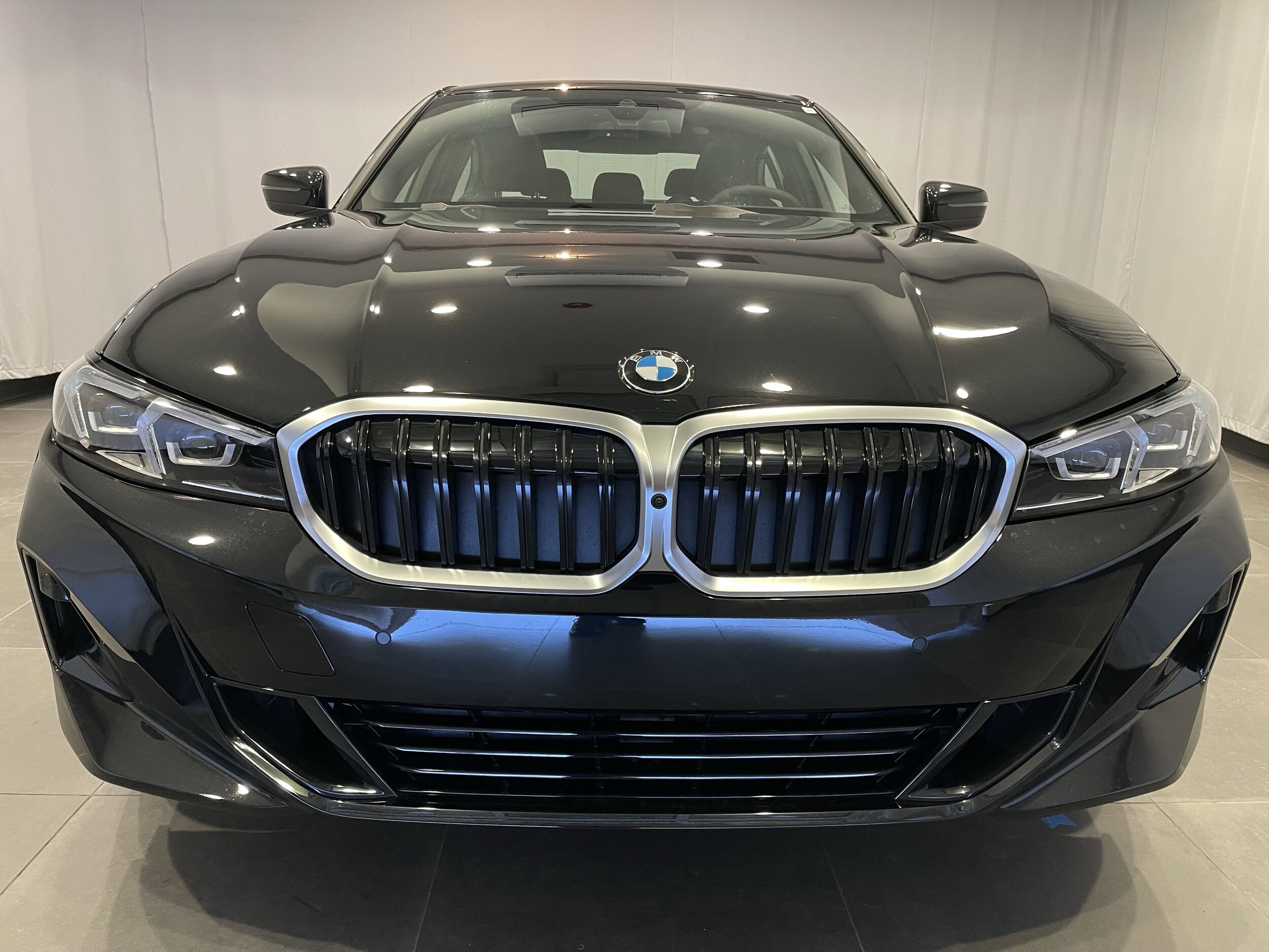 2025 Bmw 330i xDrive Sedan photo 2