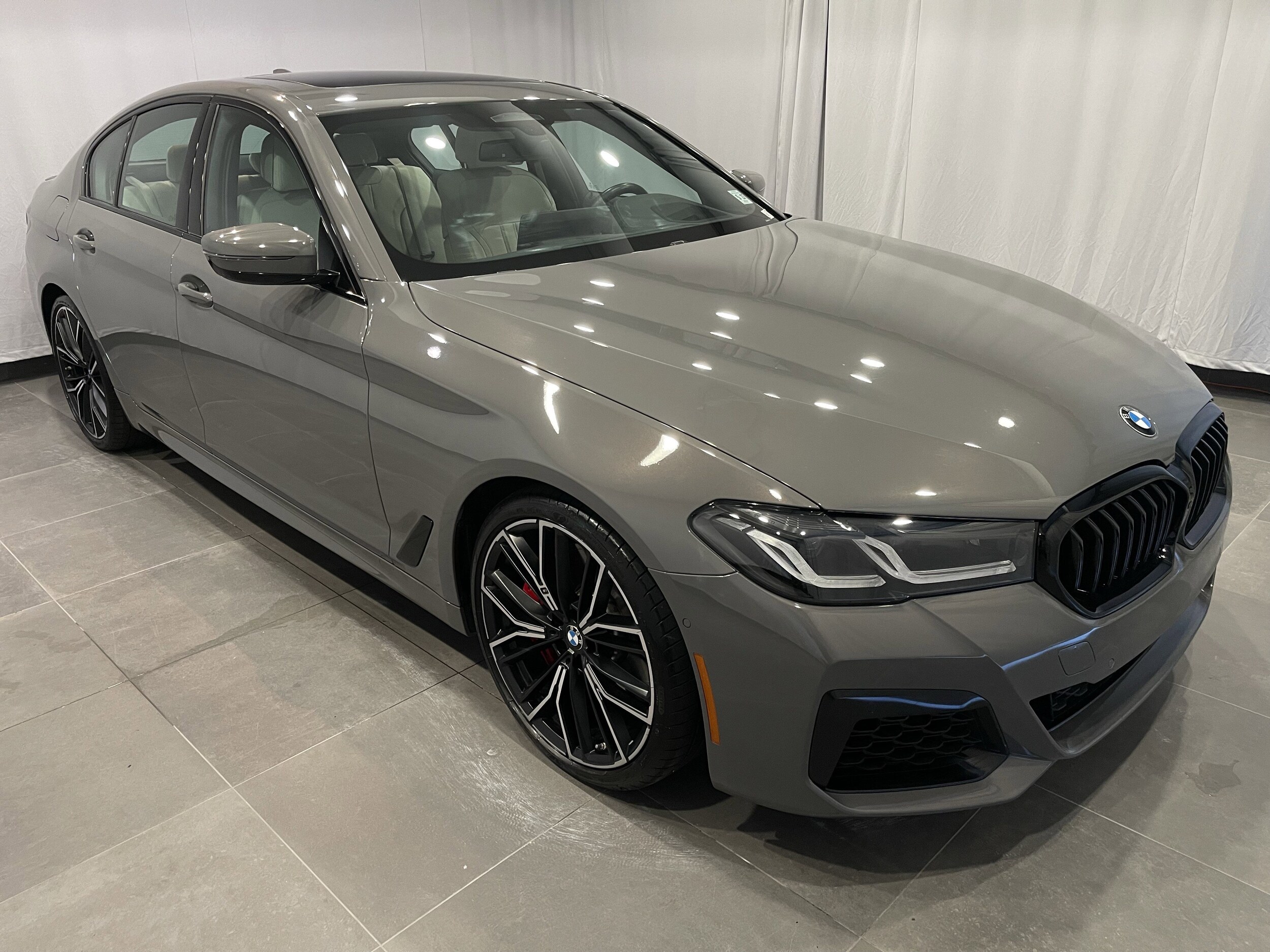 2022 Bmw M550i xDrive Sedan photo 3