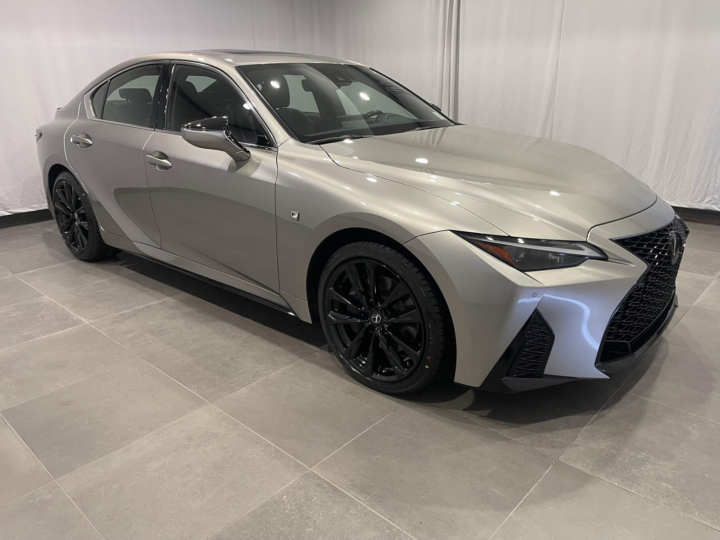 2023 Lexus IS 350 F SPORT photo 3