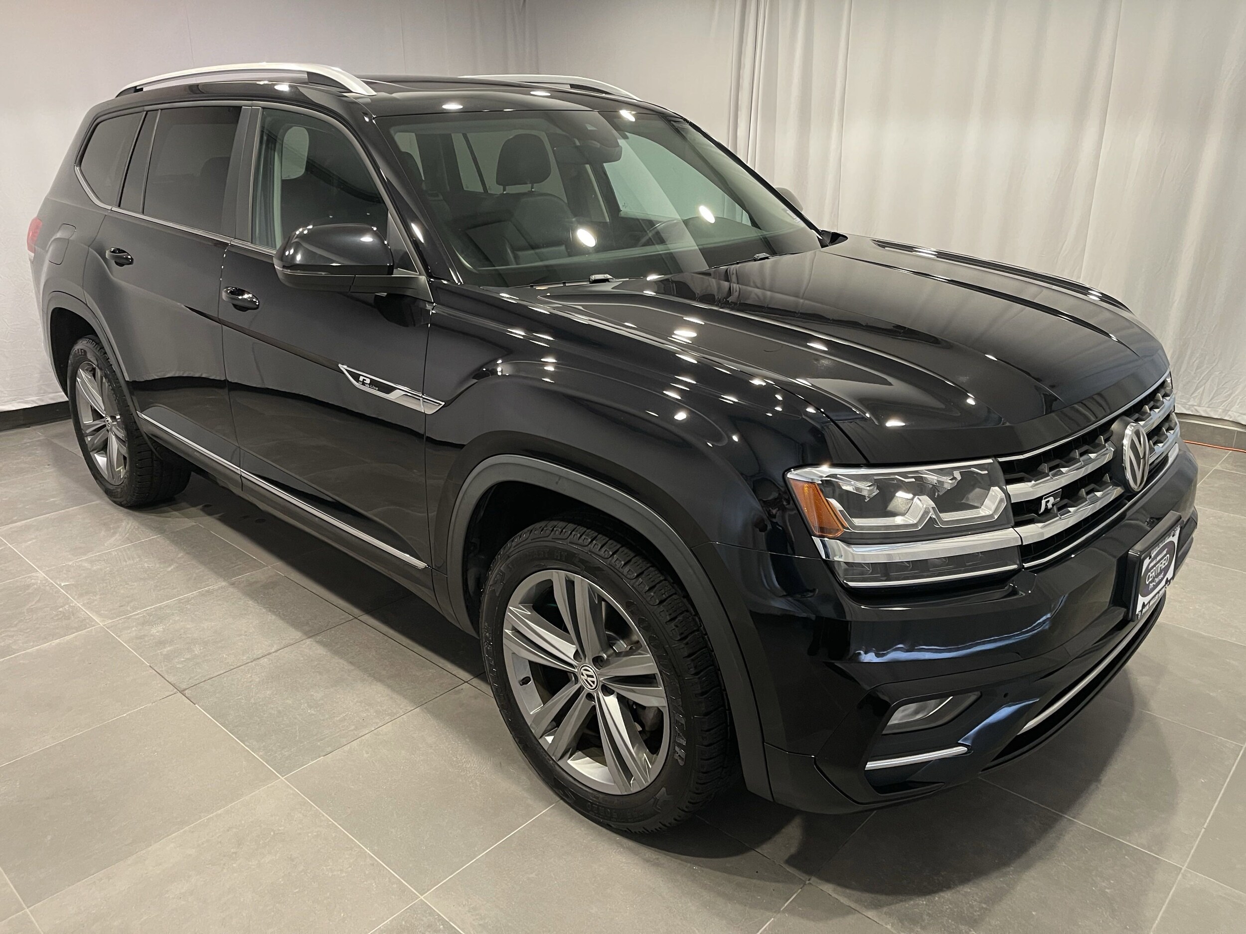2019 Volkswagen Atlas V6 SE Technology R-Line photo 2