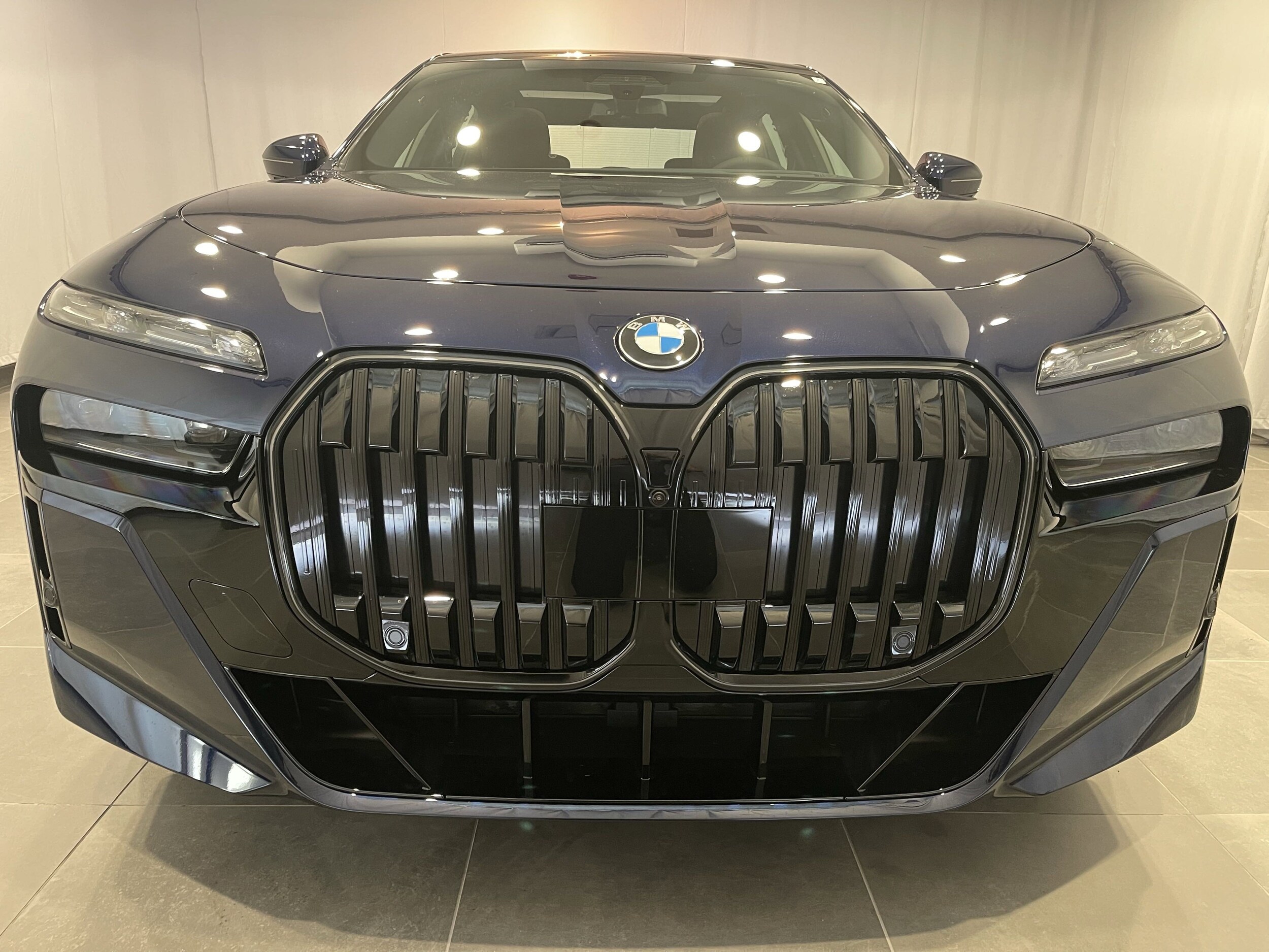 2025 Bmw 760i xDrive photo 2