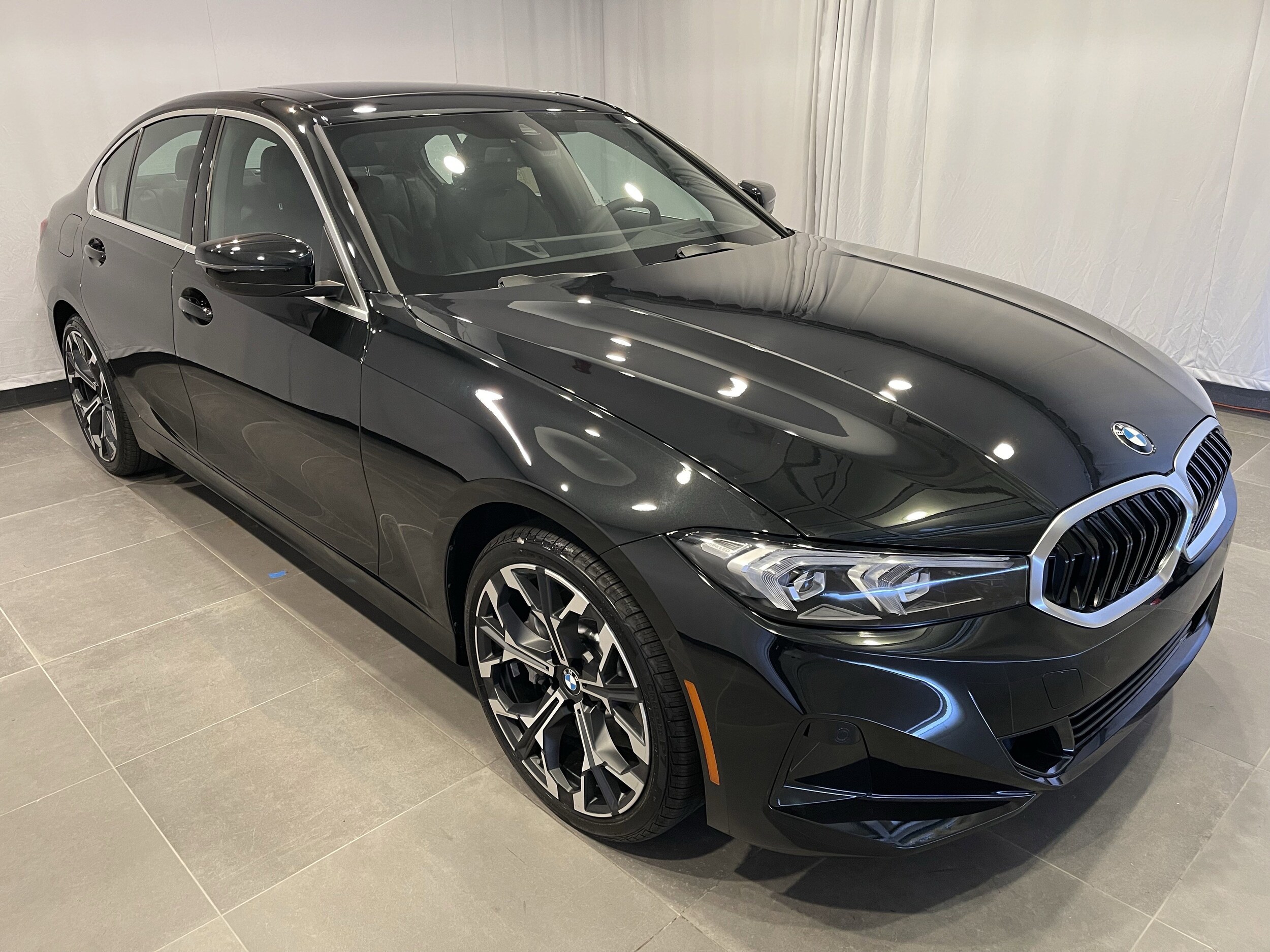 2025 Bmw 330i xDrive Sedan photo 3