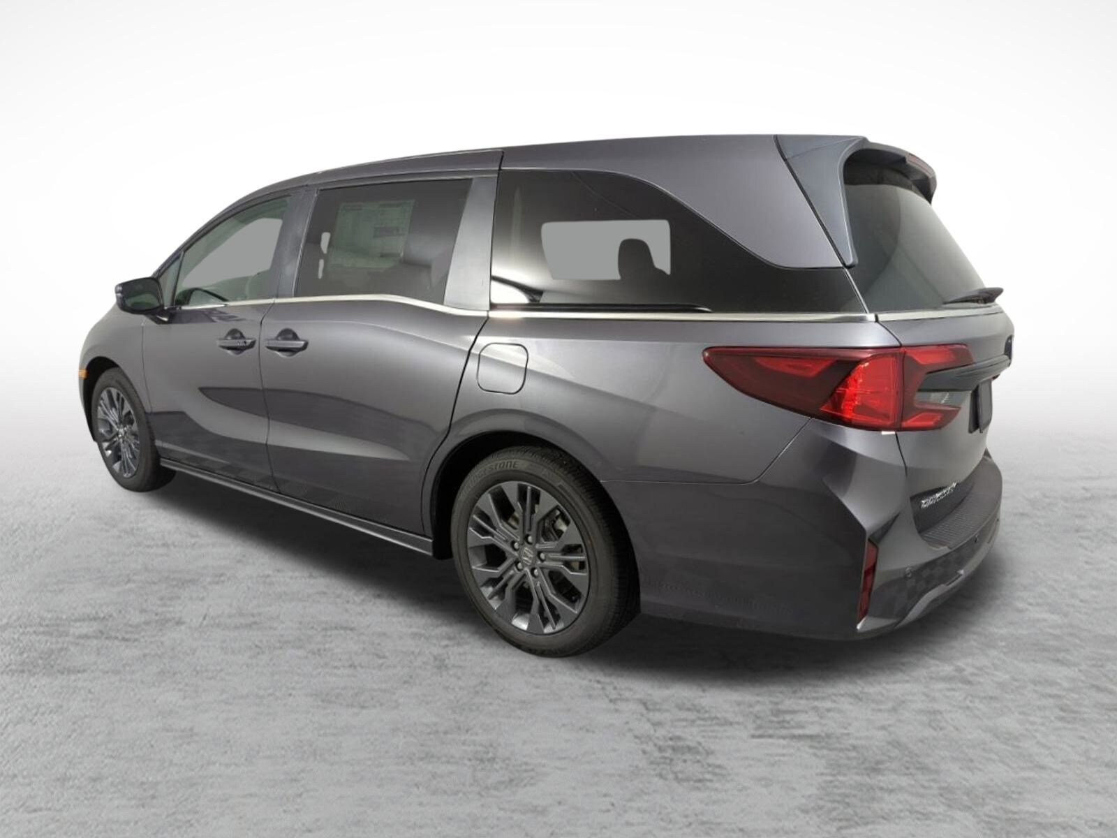 2026 Honda Odyssey Touring photo 2