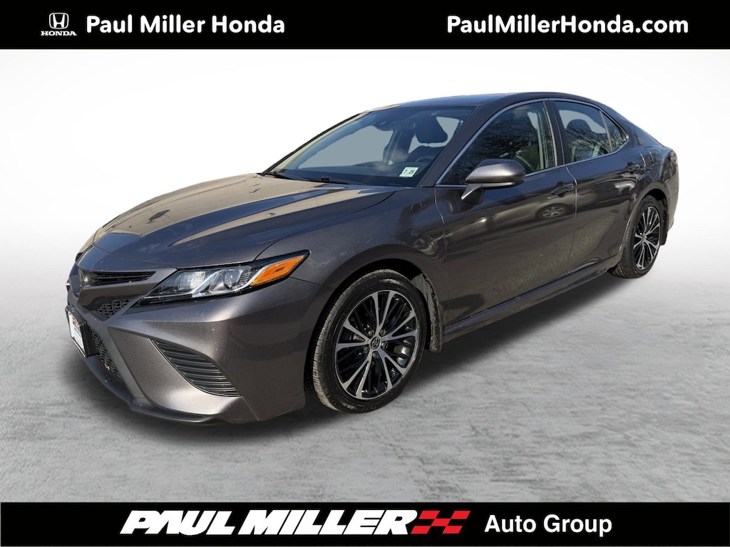 Used 2020 Toyota Camry SE Sedan