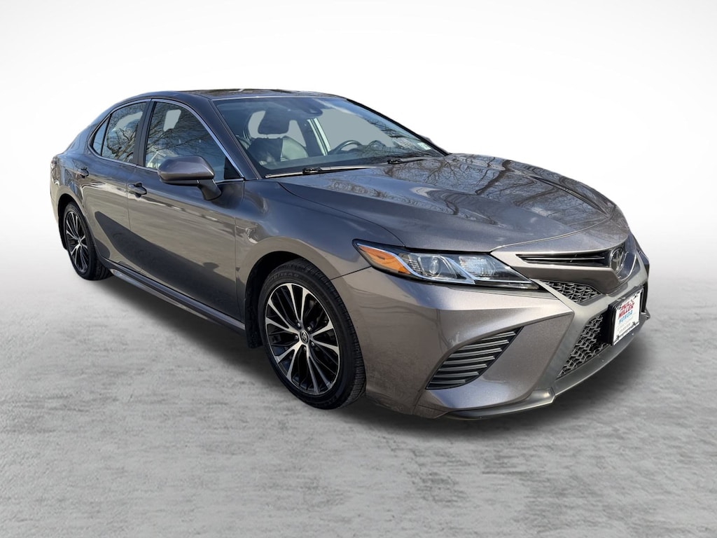 Used 2020 Toyota Camry SE Sedan
