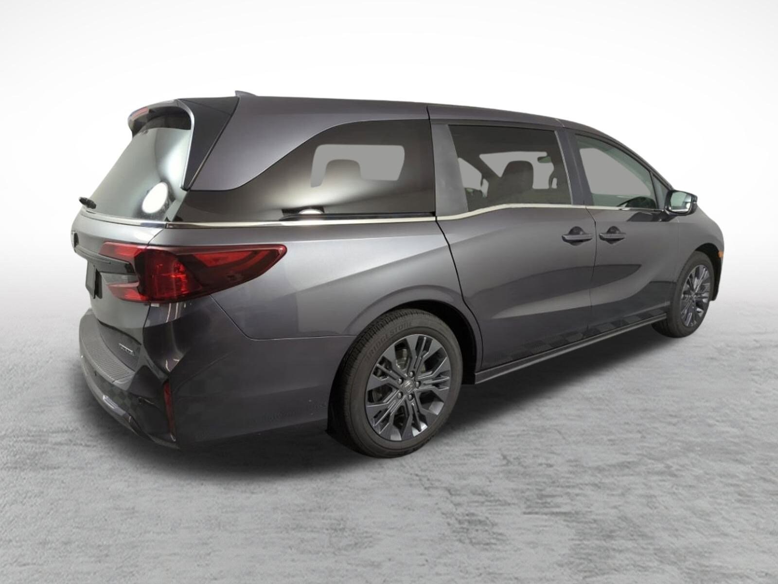 2026 Honda Odyssey Touring photo 4