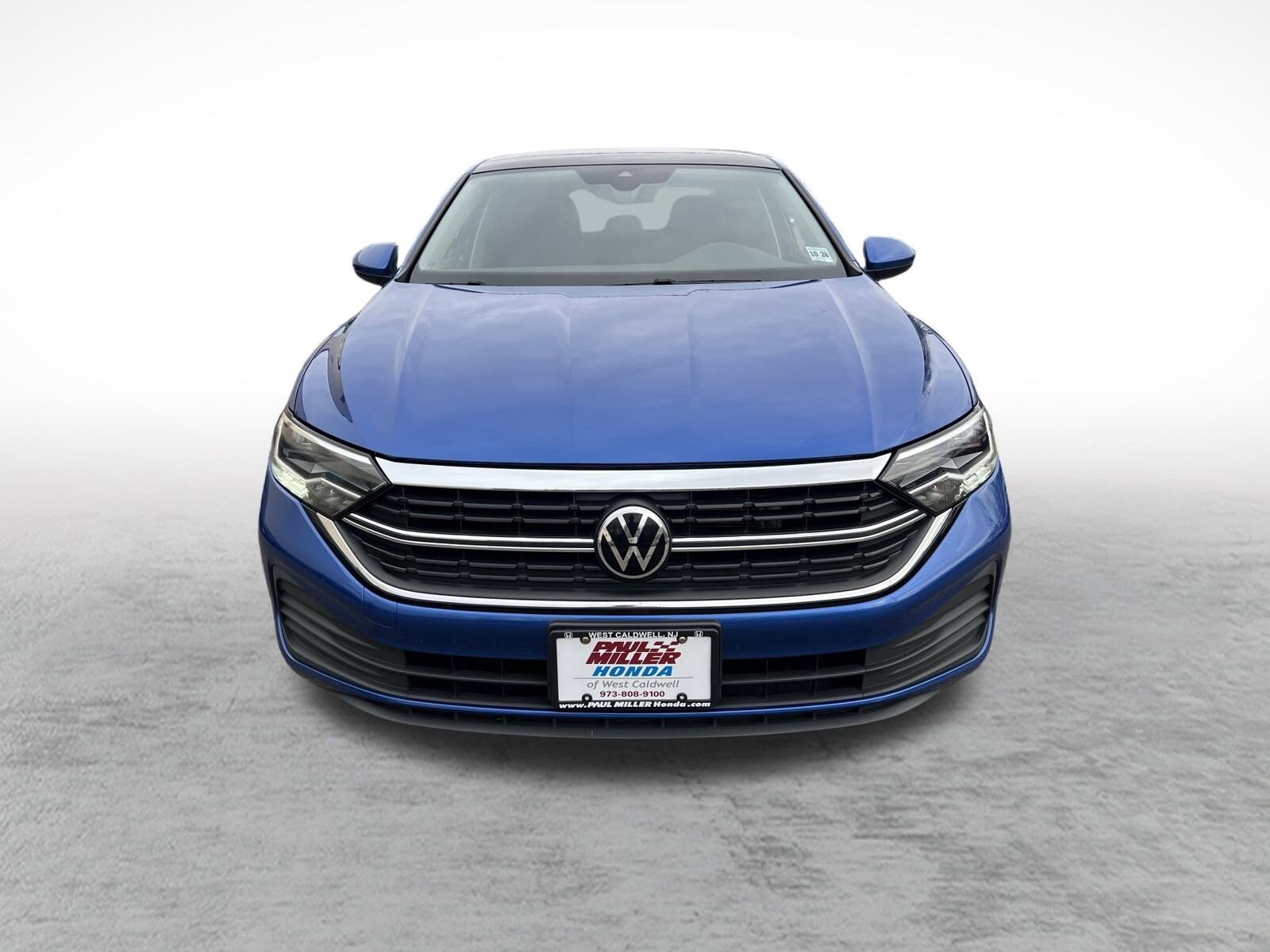 2024 Volkswagen Jetta SE photo 2