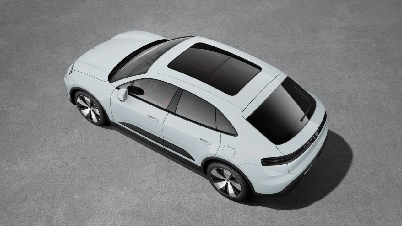 2025 Porsche Macan Electric 4 photo 3