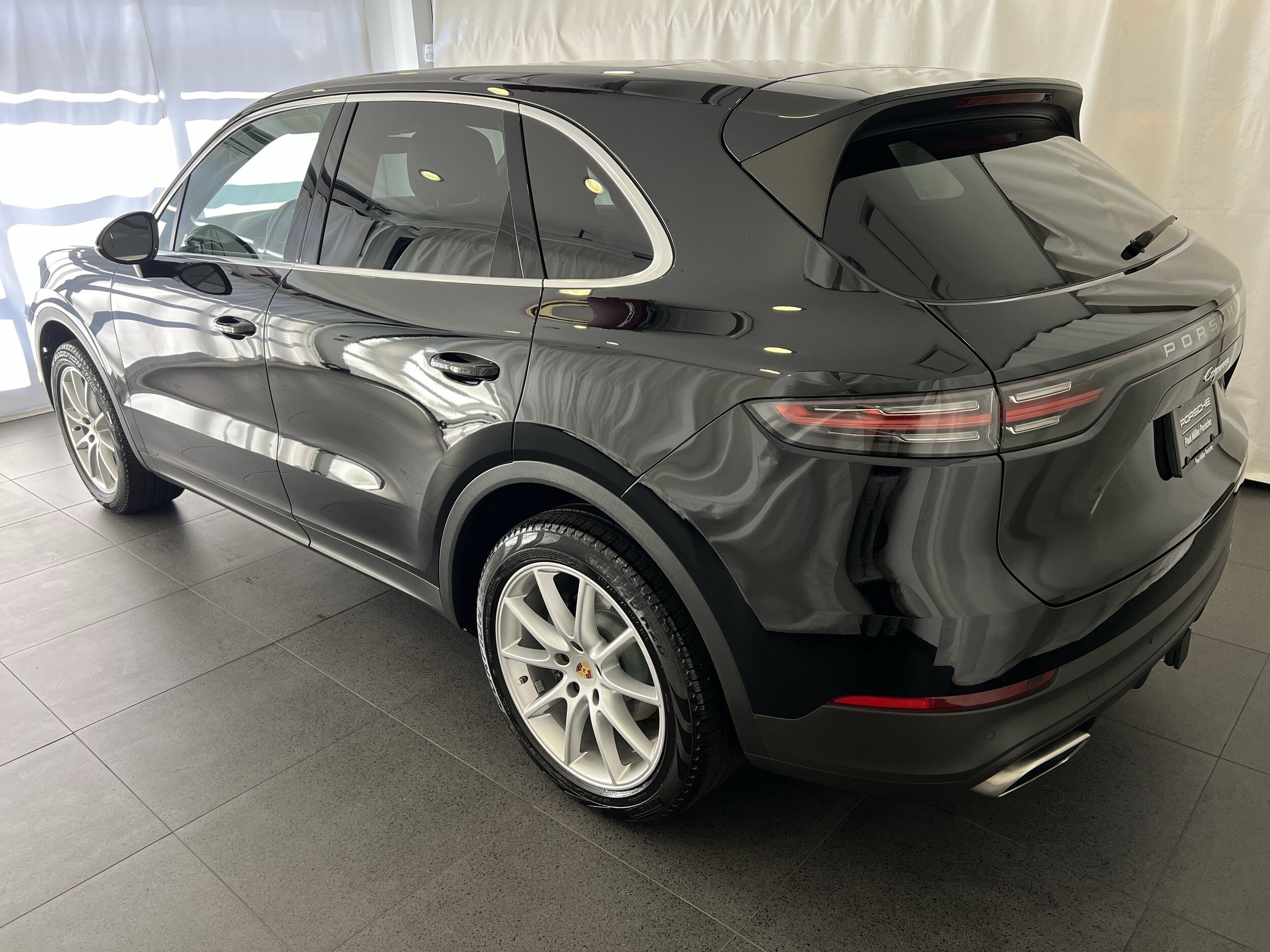 2023 Porsche Cayenne Platinum Edition photo 2