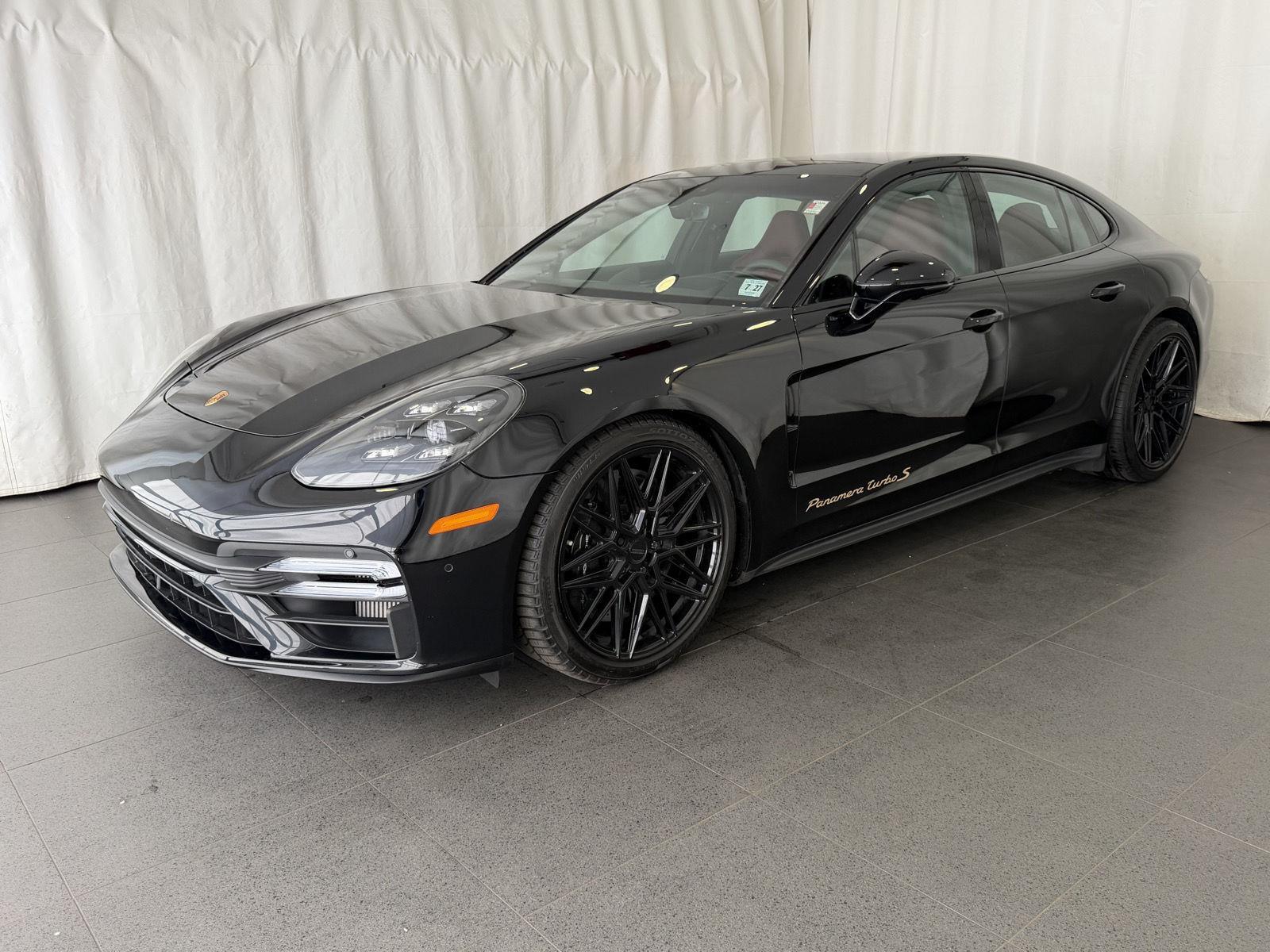 2022 Porsche Panamera Turbo S's photo