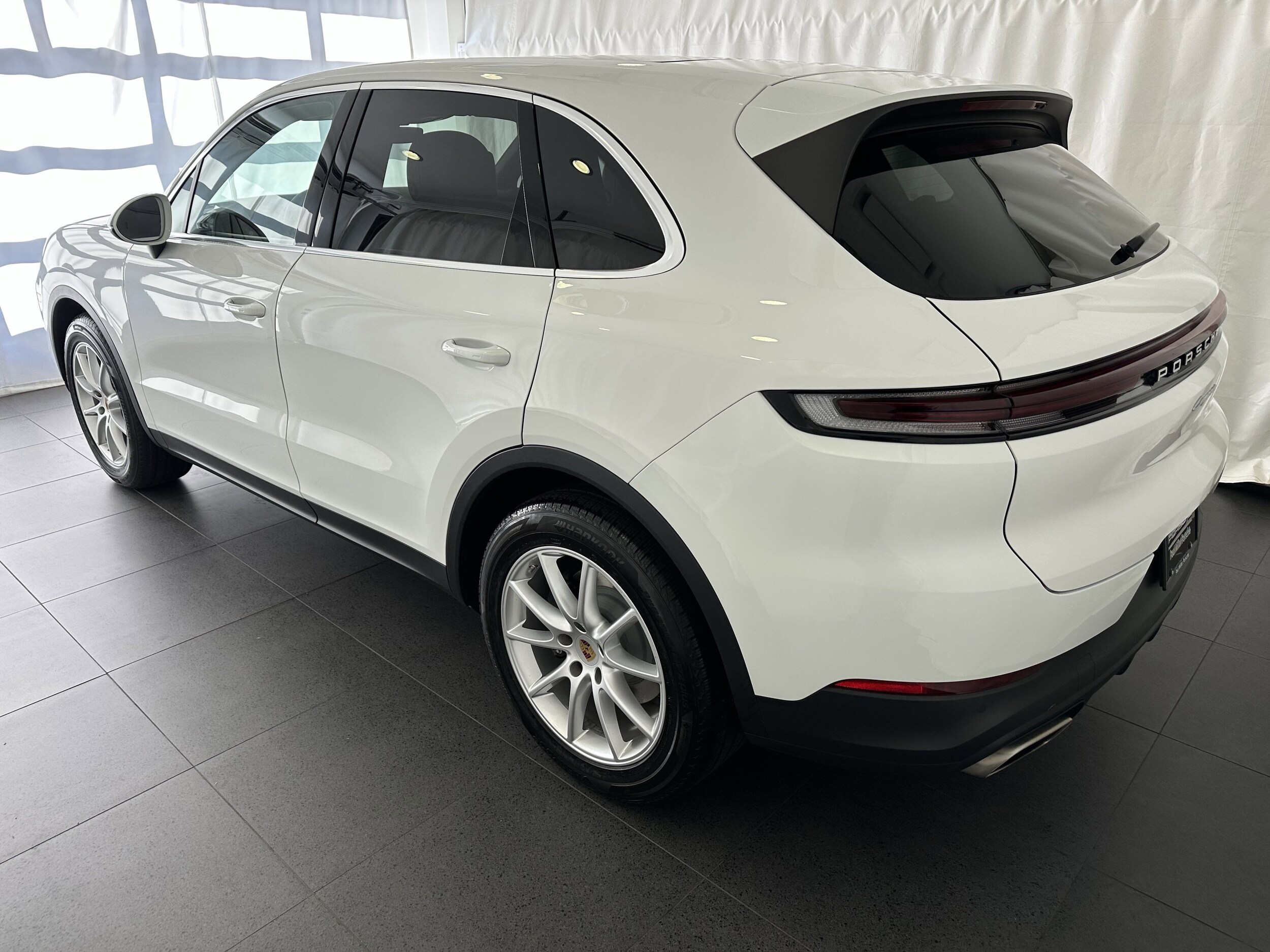 2024 Porsche Cayenne photo 3