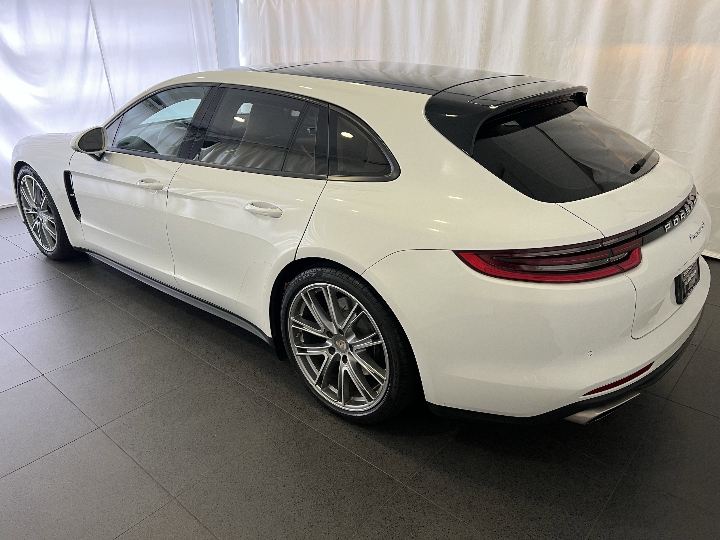 2020 Porsche Panamera Sport Turismo 4 photo 3