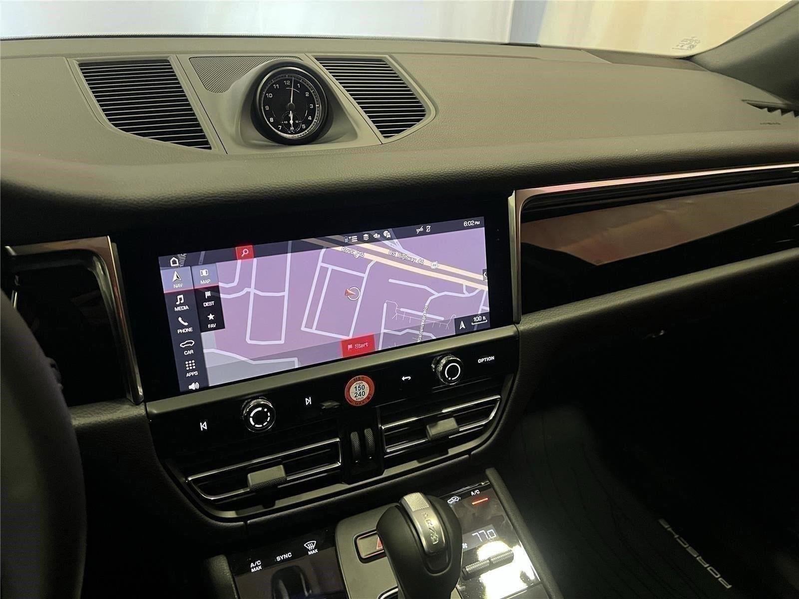 2026 Porsche Macan - Photo 23