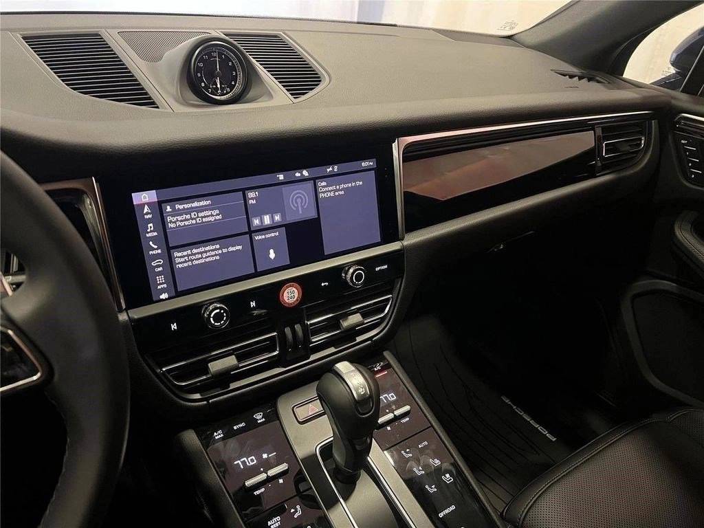 2026 Porsche Macan T - Photo 18