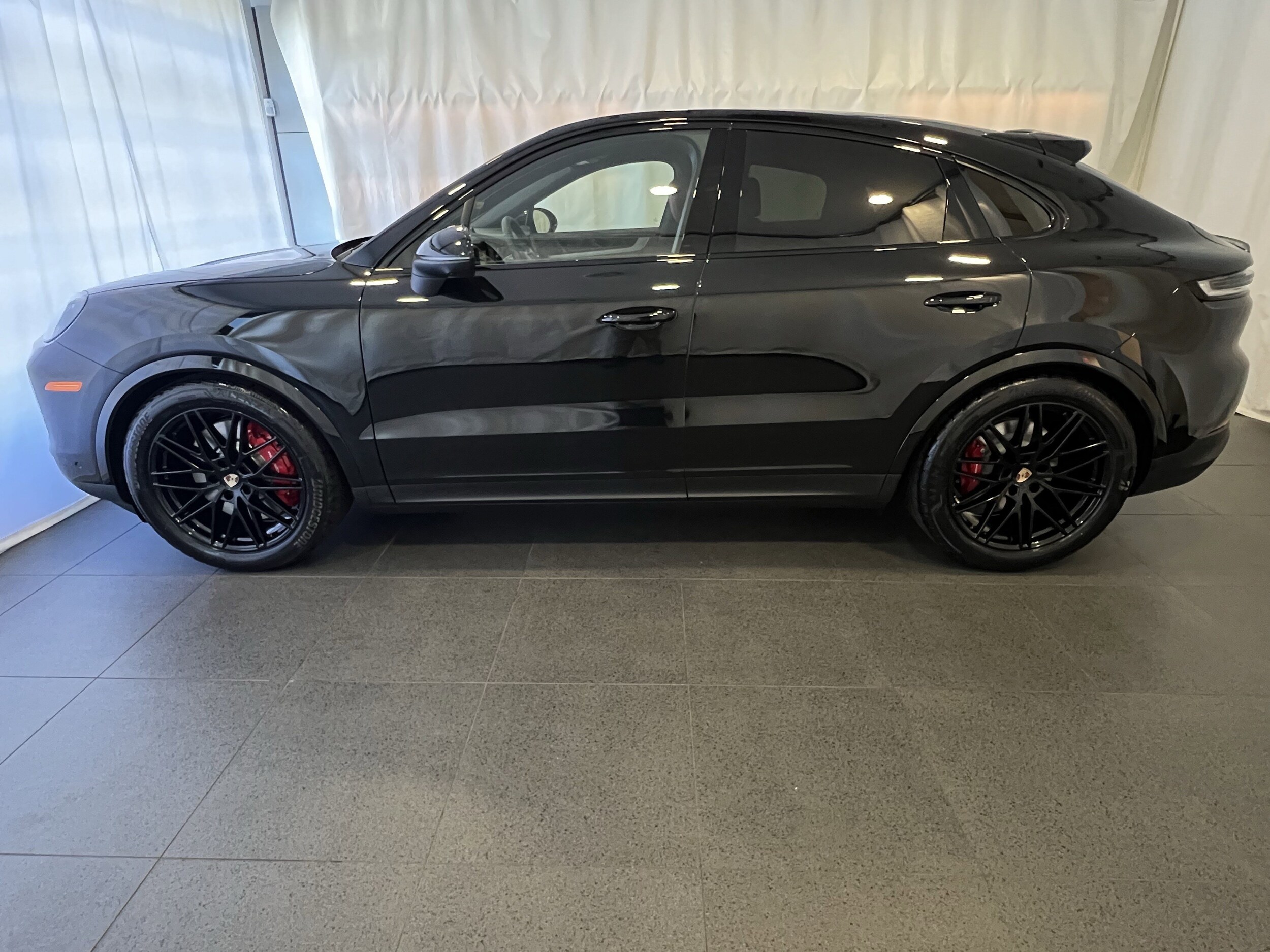 2026 Porsche Cayenne S Coupe photo 2