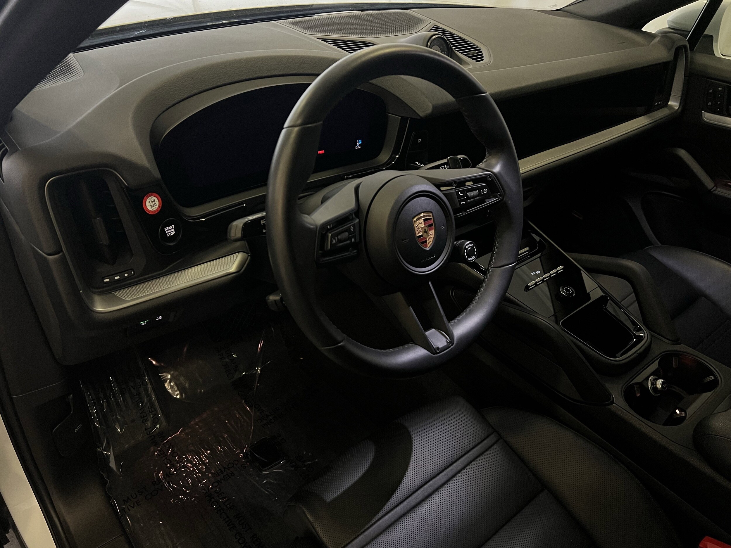 2025 Porsche Cayenne Coupe photo 3