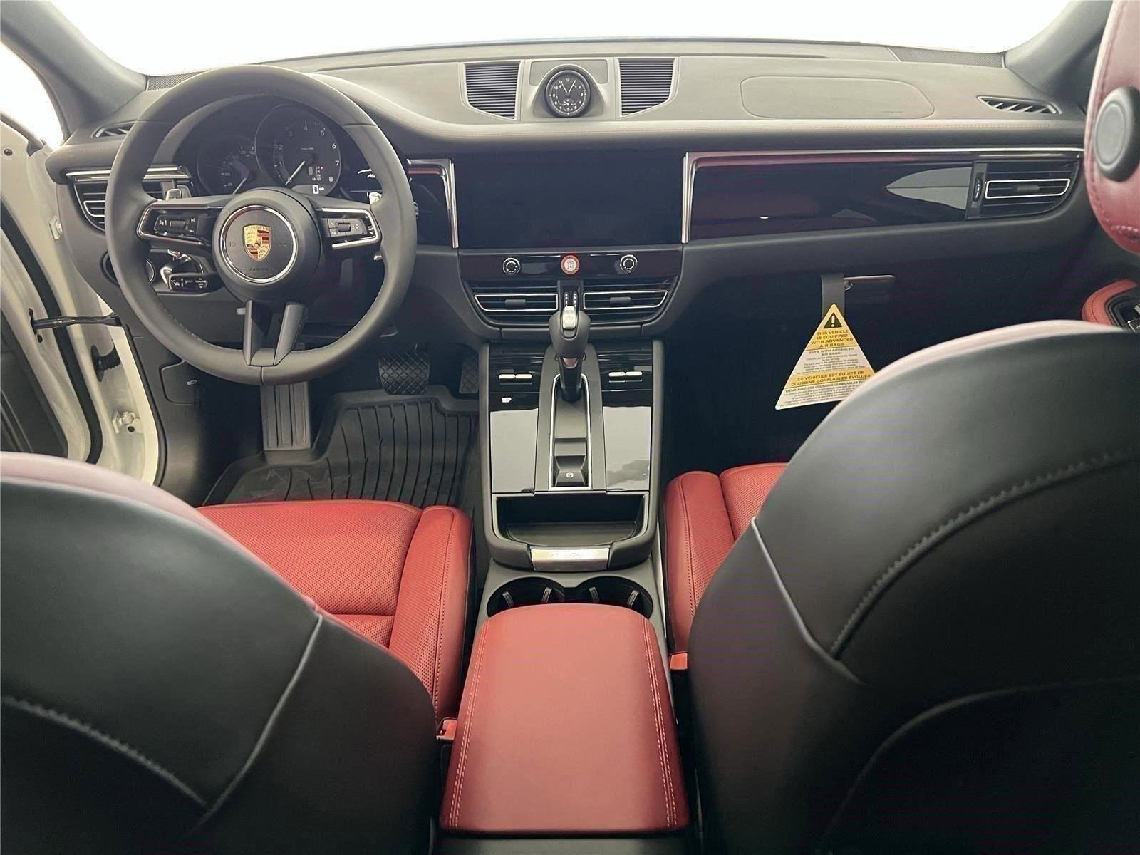 2026 Porsche Macan - Photo 17