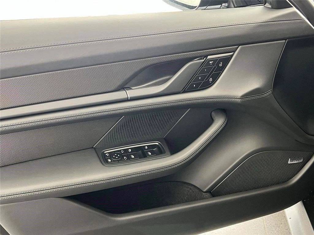 2026 Porsche Taycan GTS - Photo 14