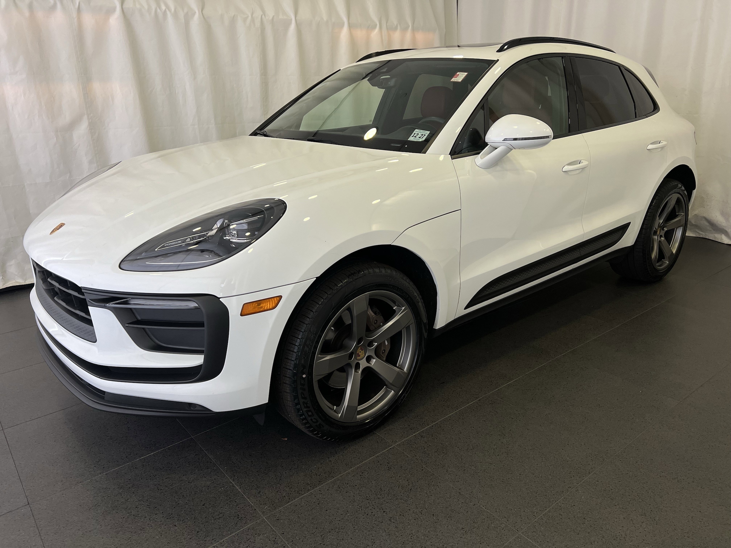 2023 Porsche Macan Base