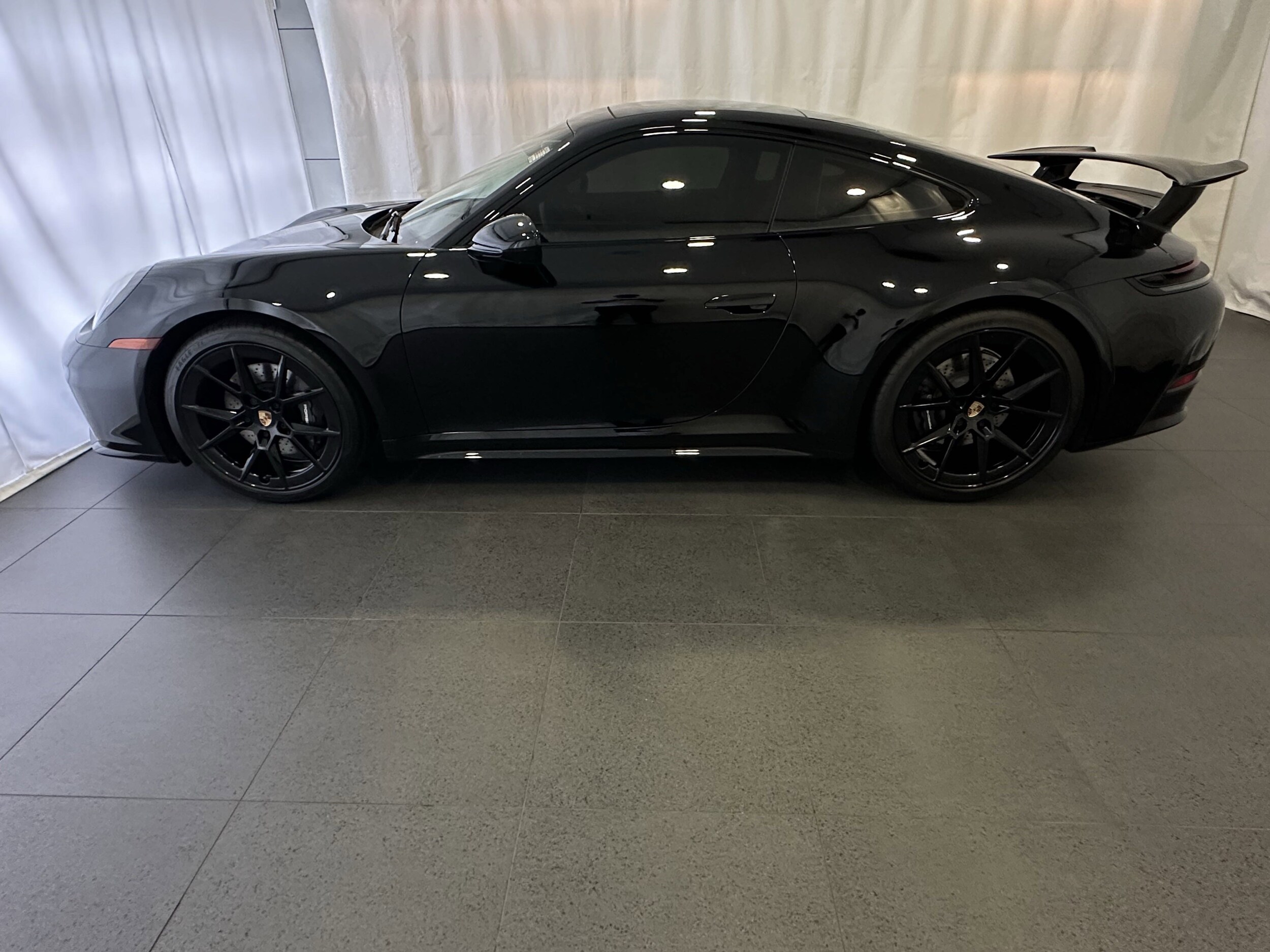 2025 Porsche 911 photo 2