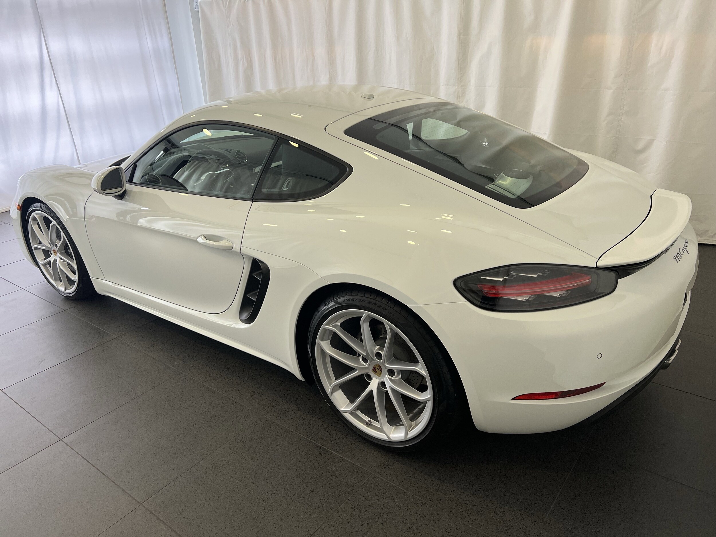 2025 Porsche Cayman photo 3