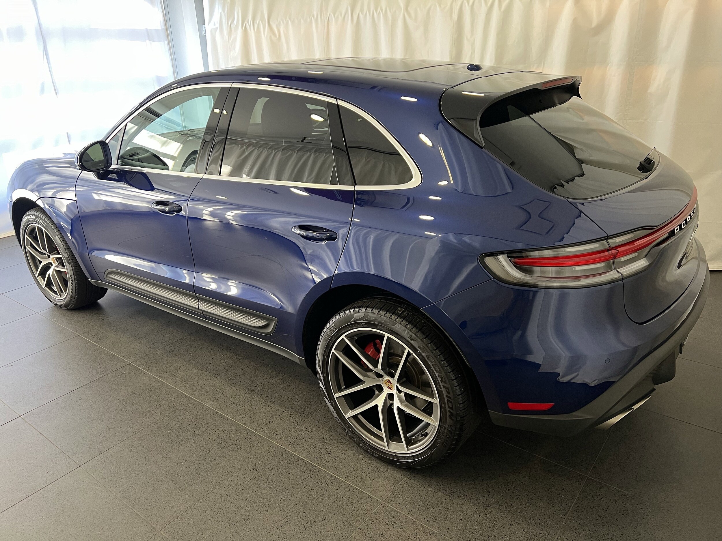 2023 Porsche Macan S photo 2