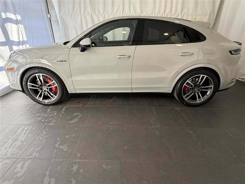 New 2026 Porsche Cayenne Turbo E-Hybrid SUV