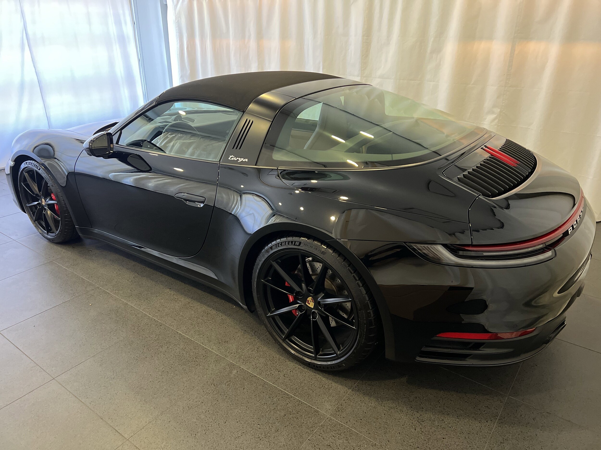2024 Porsche 911 Targa 4S photo 2