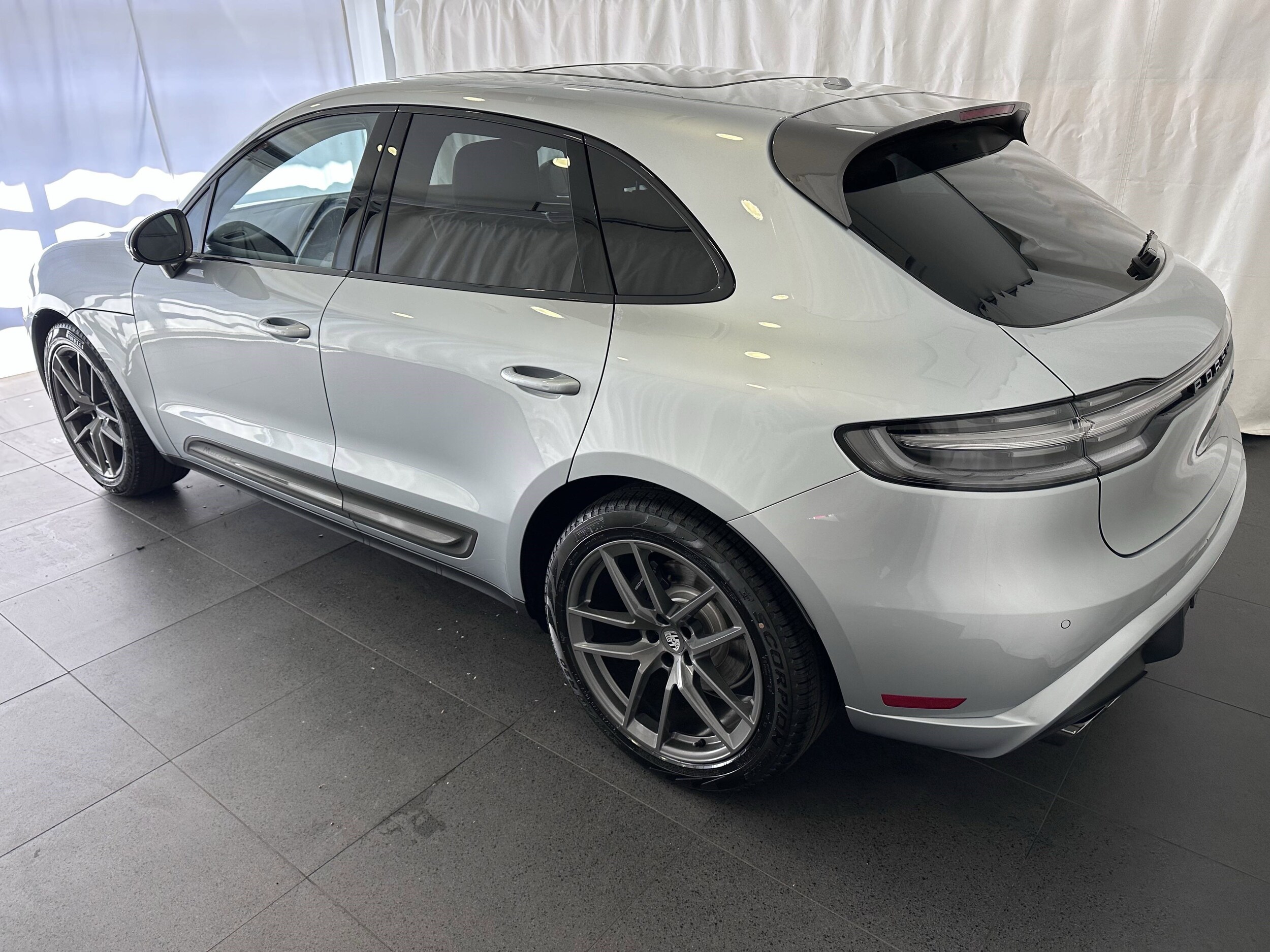 2025 Porsche Macan T photo 3