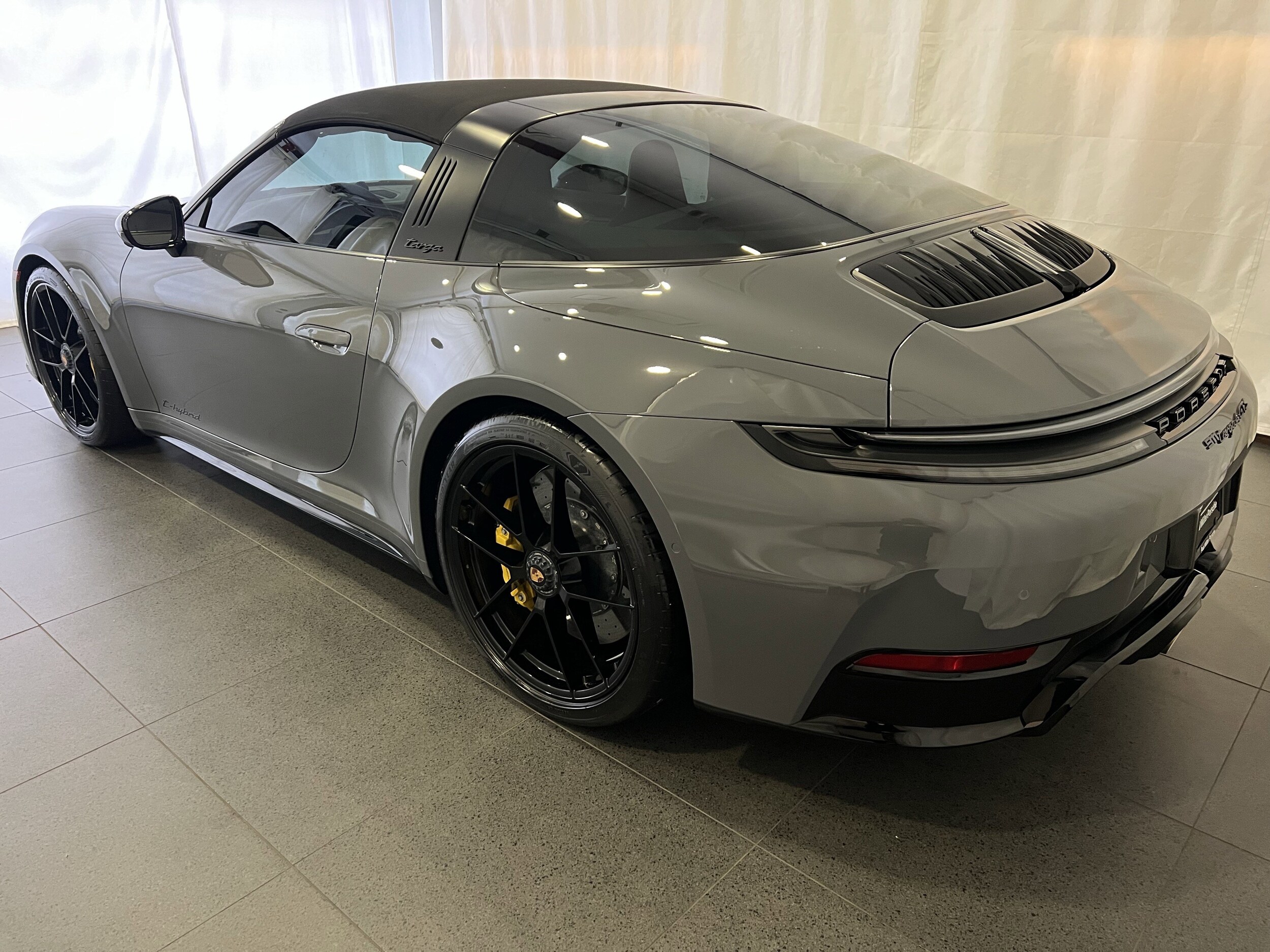 2025 Porsche 911 Targa 4 GTS photo 3