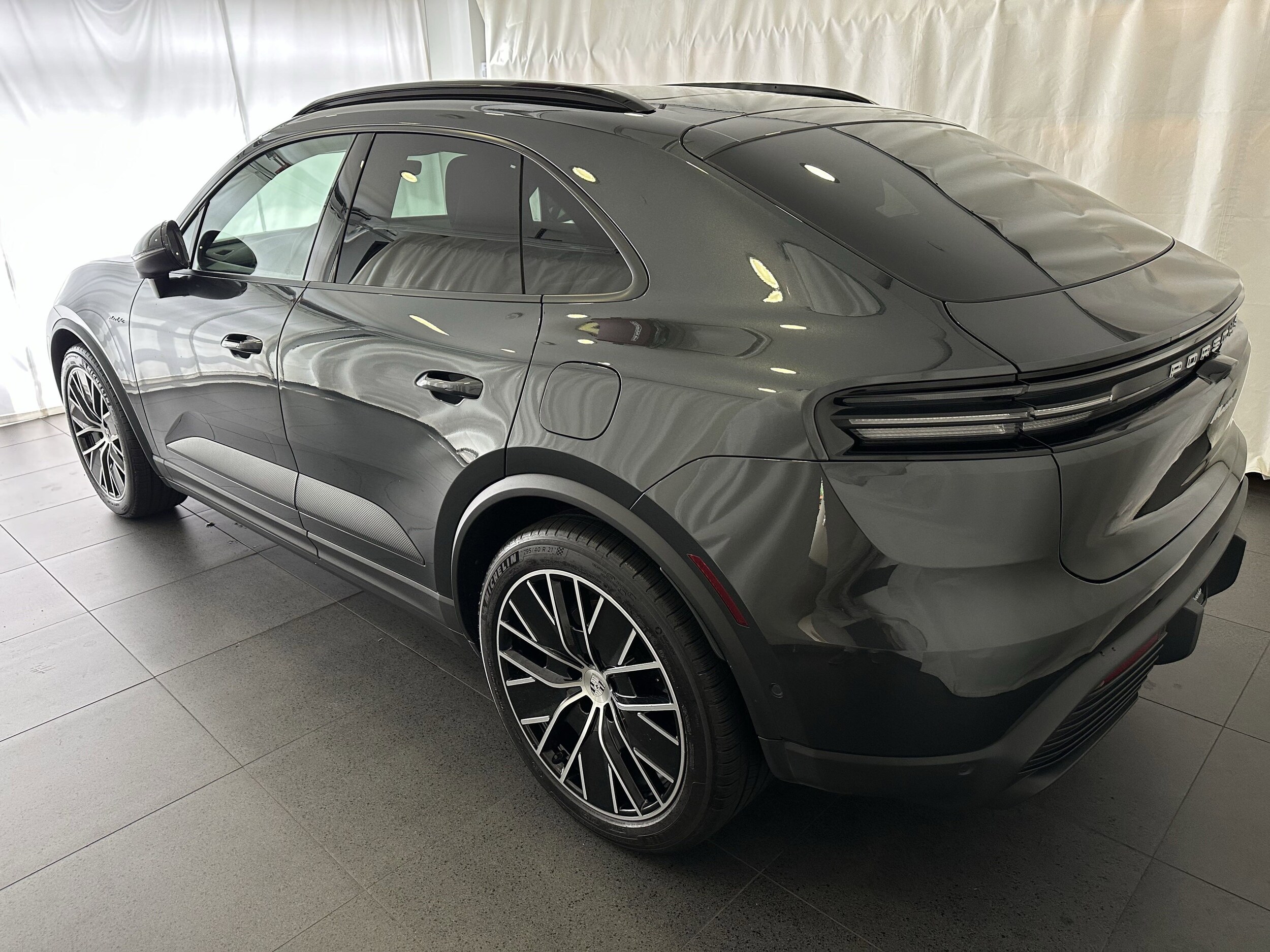 2024 Porsche Macan Electric 4 photo 3