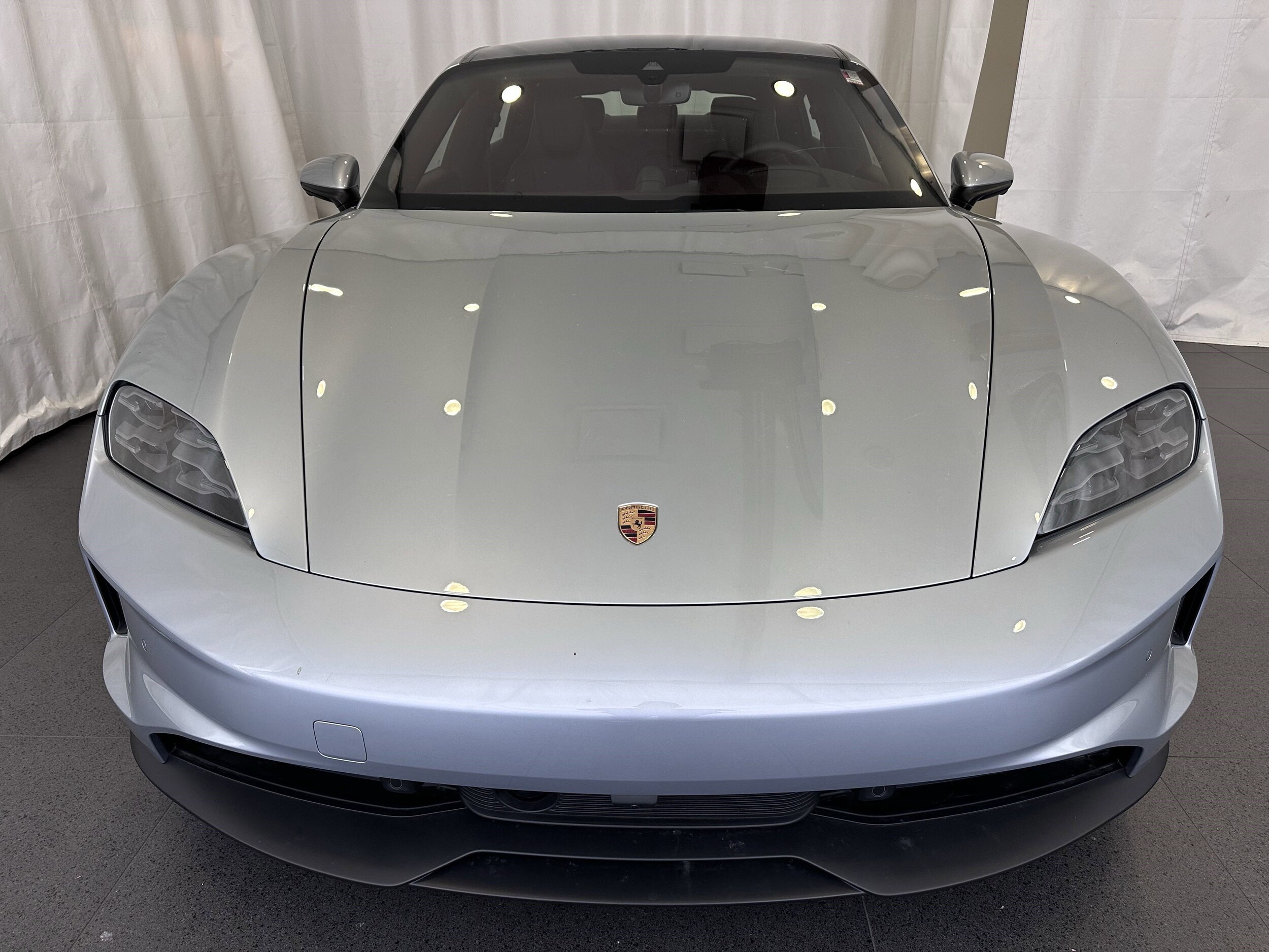 2025 Porsche Taycan photo 4