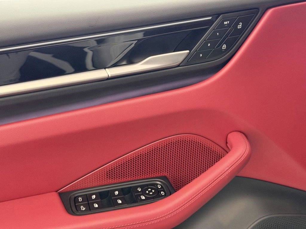 2026 Porsche Macan S - Photo 14
