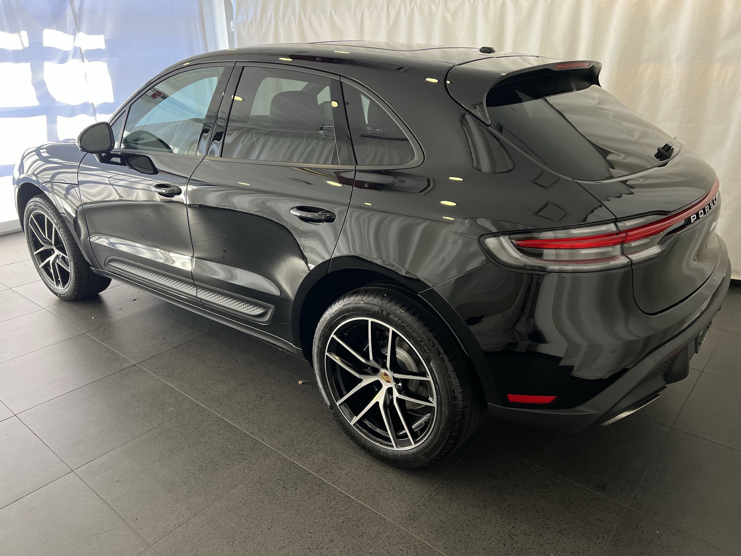 2026 Porsche Macan T photo 3