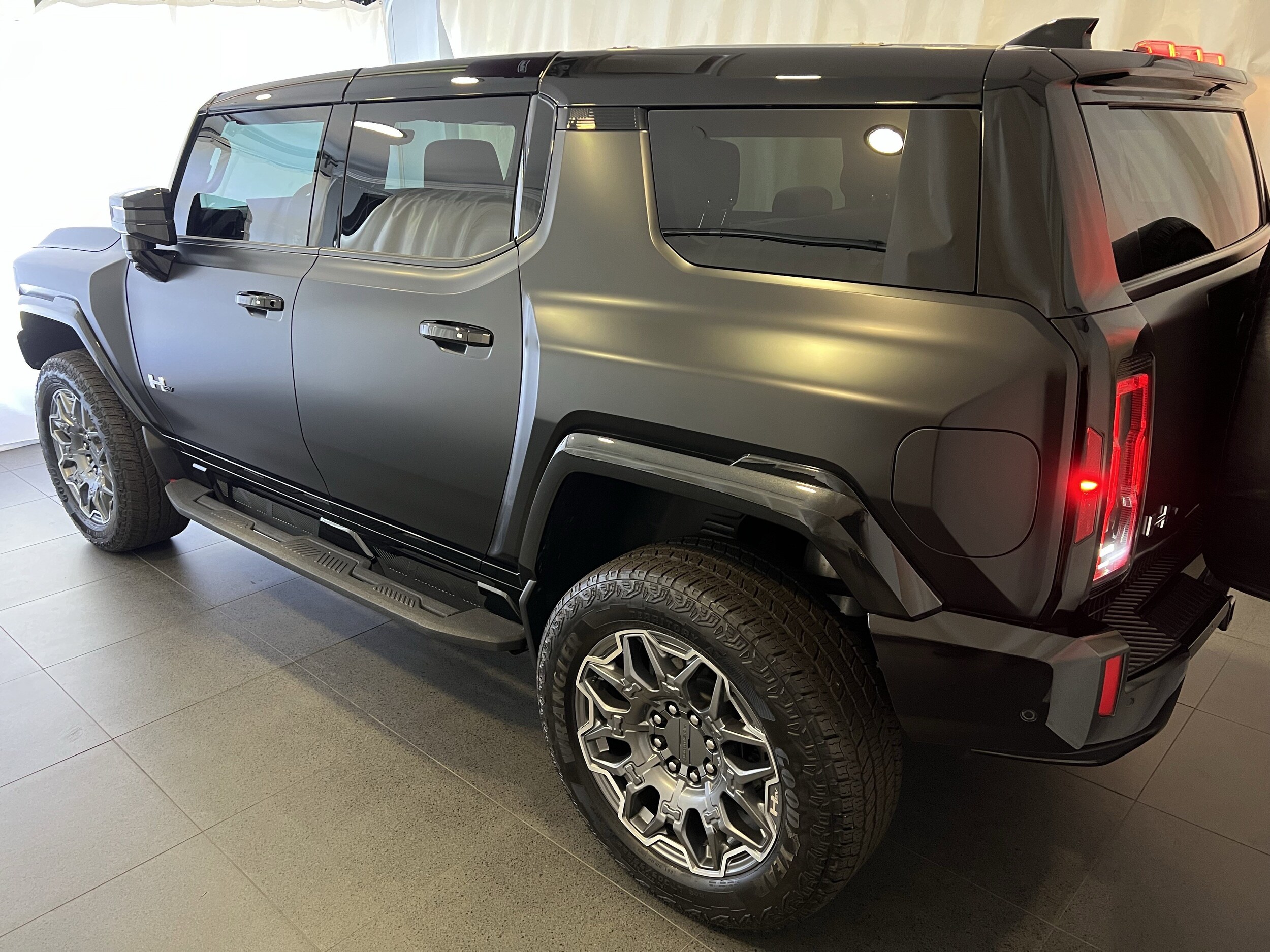 2025 Gmc Hummer EV SUV photo 2