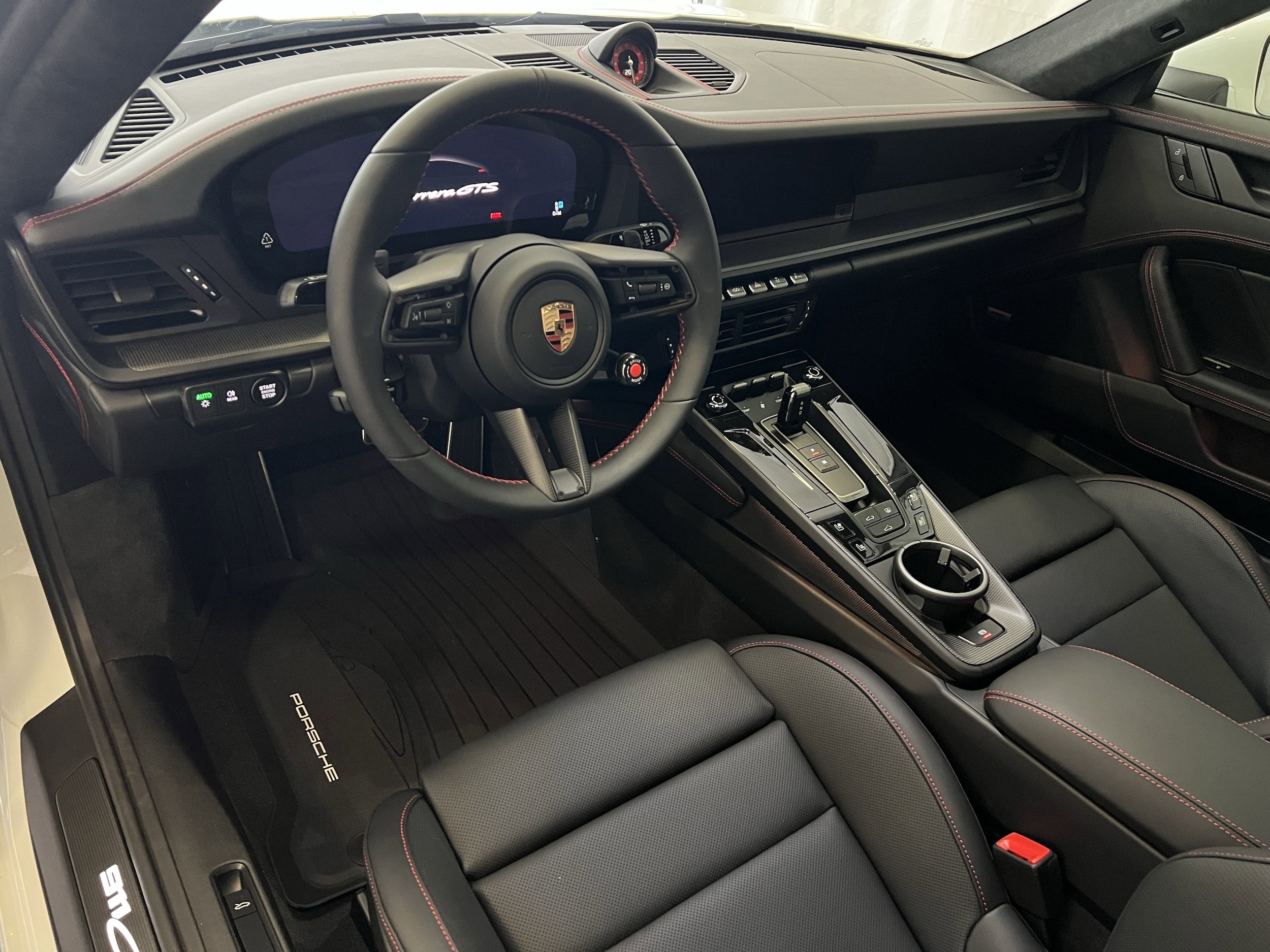 2025 Porsche 911 GTS photo 4