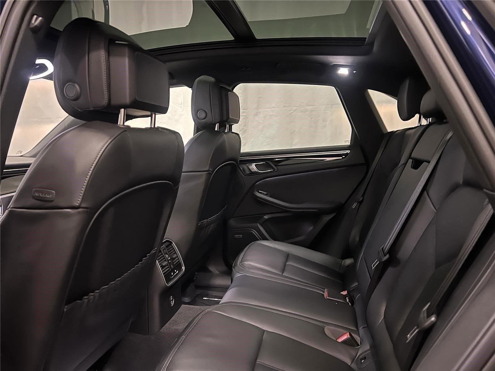 2026 Porsche Macan - Photo 24