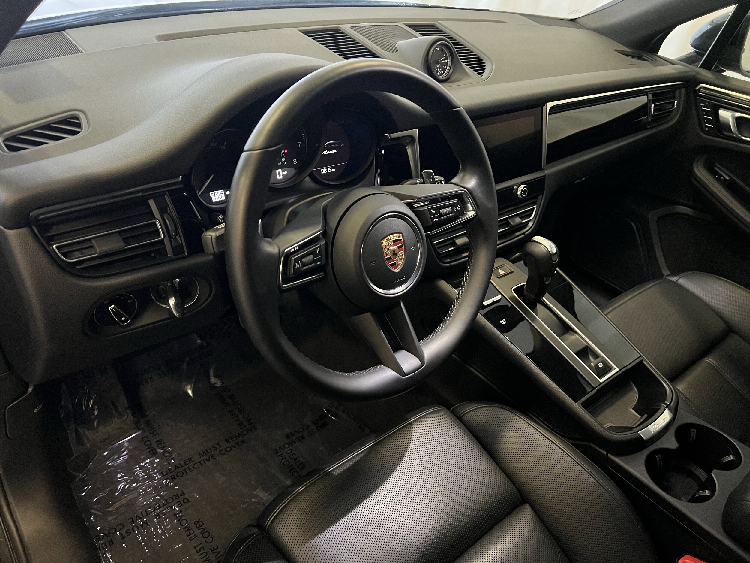 2024 Porsche Macan T photo 4