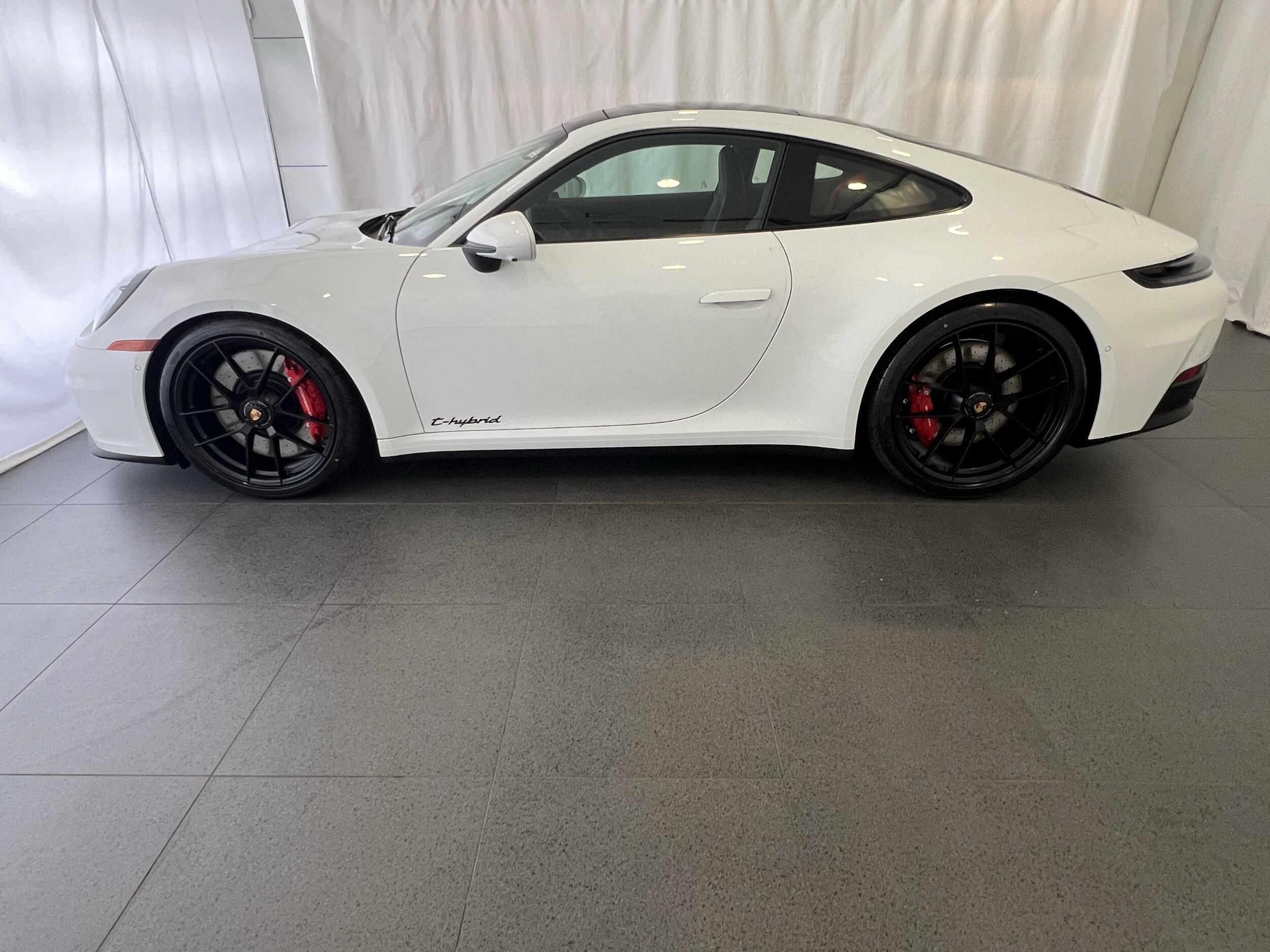 2025 Porsche 911 GTS photo 2