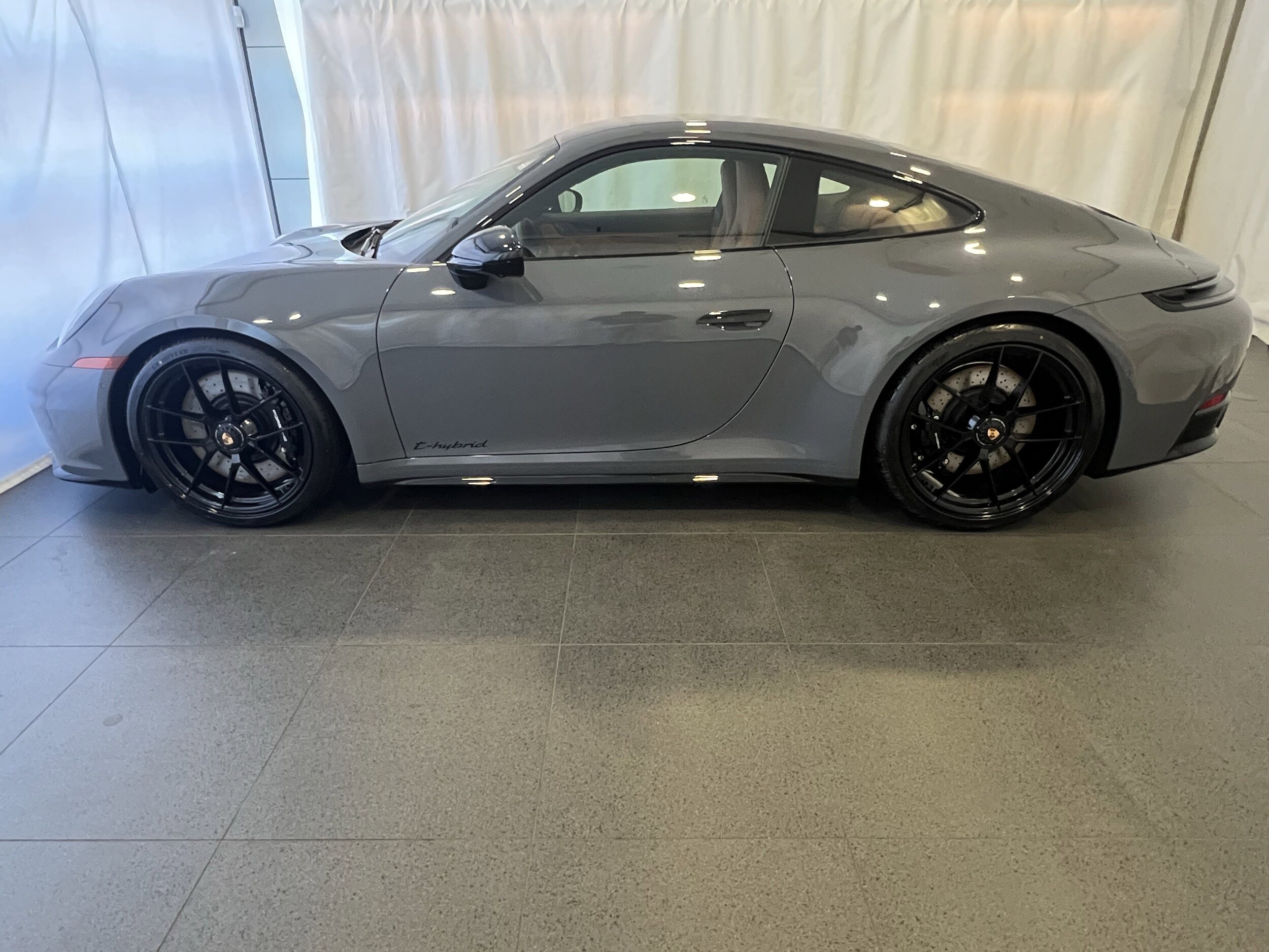 2026 Porsche 911 GTS photo 2