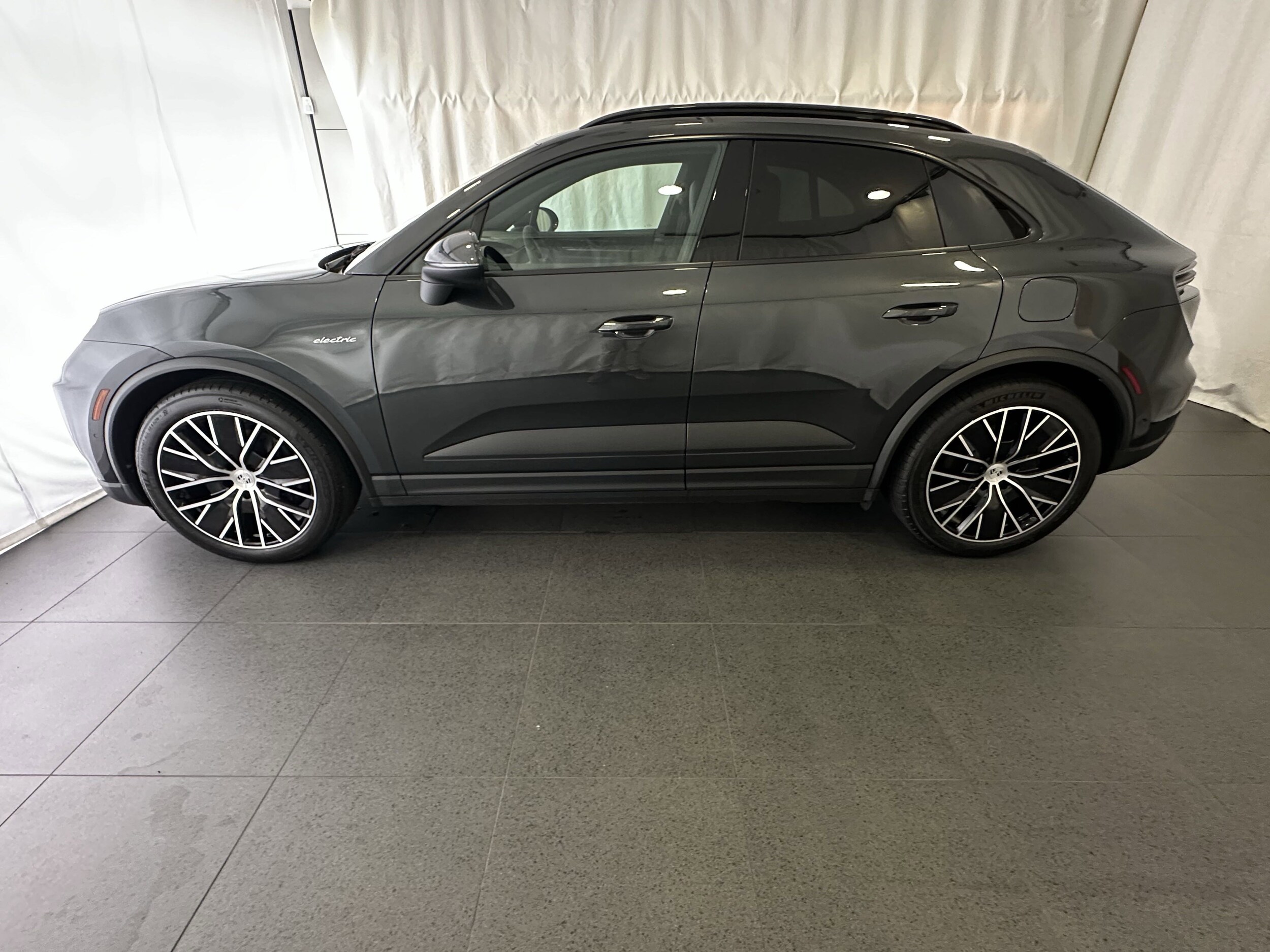 2024 Porsche Macan Electric 4 photo 2