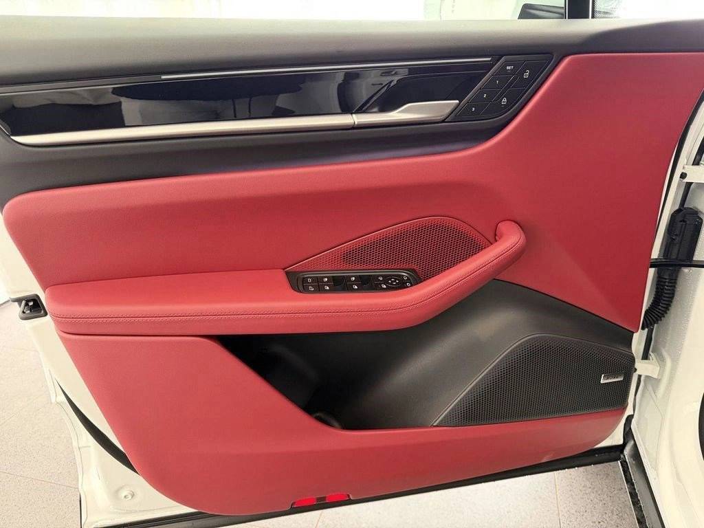 2026 Porsche Macan S - Photo 15