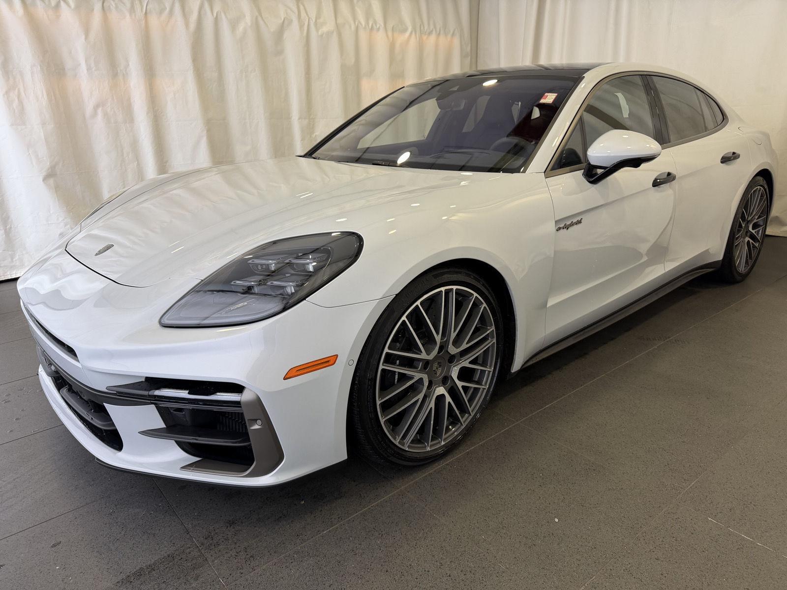 2025 Porsche Panamera Turbo E-Hybrid's photo
